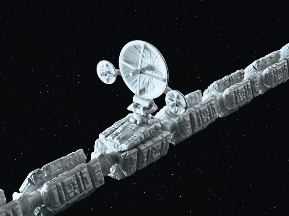Moebius Models 2001: A Space Odyssey Discovery XD-1 Model Kit, 1:350 Scale