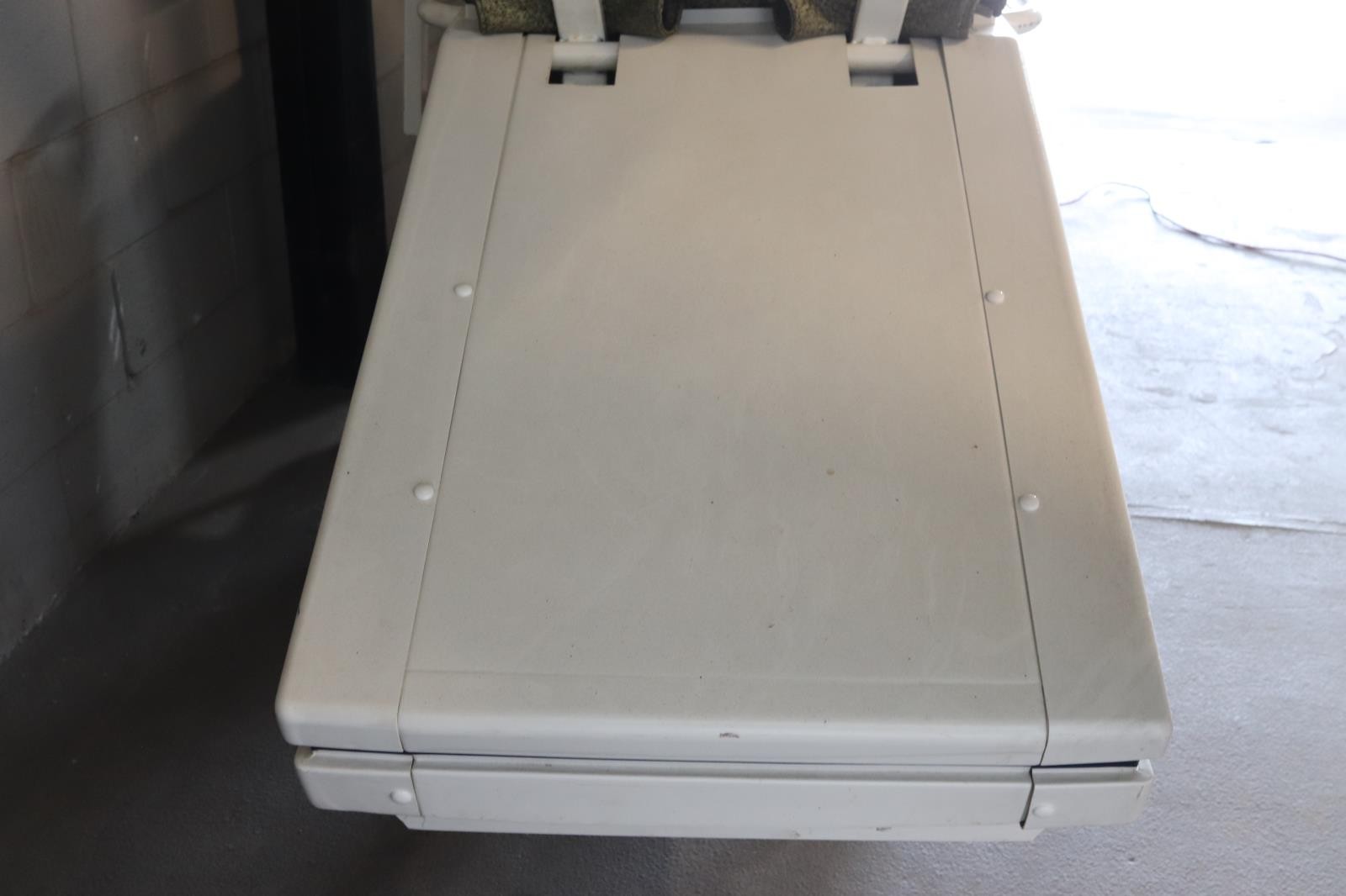 Slender Shapemaster Massage Toning Thigh & Hip Therapy Exercise Table Machine