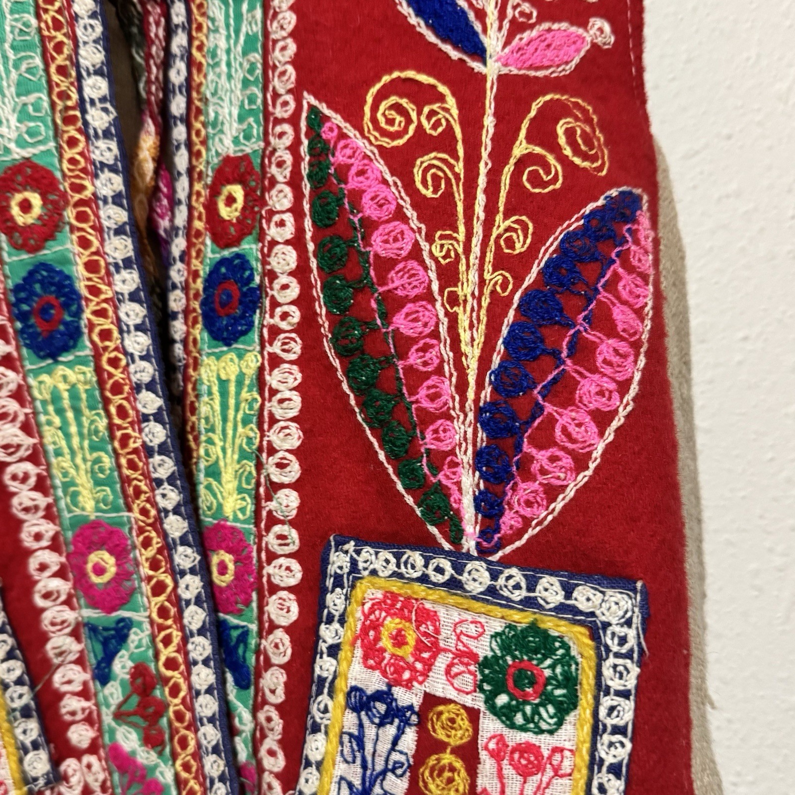 Folk Art Vest Bolivia Peru size Small embroidered burlap