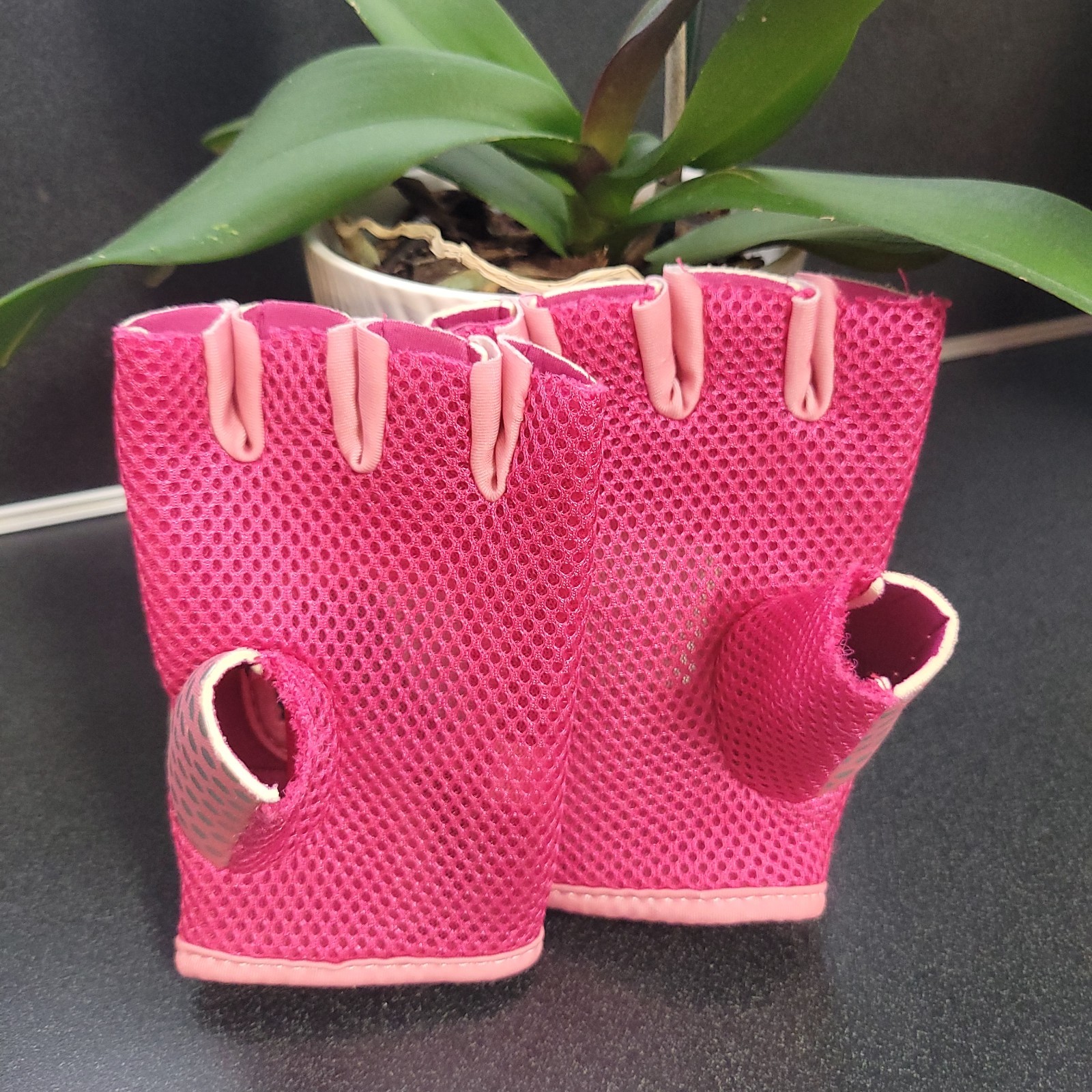 PRETTY VEE Fingerless Athletic Workout Gloves M/L
