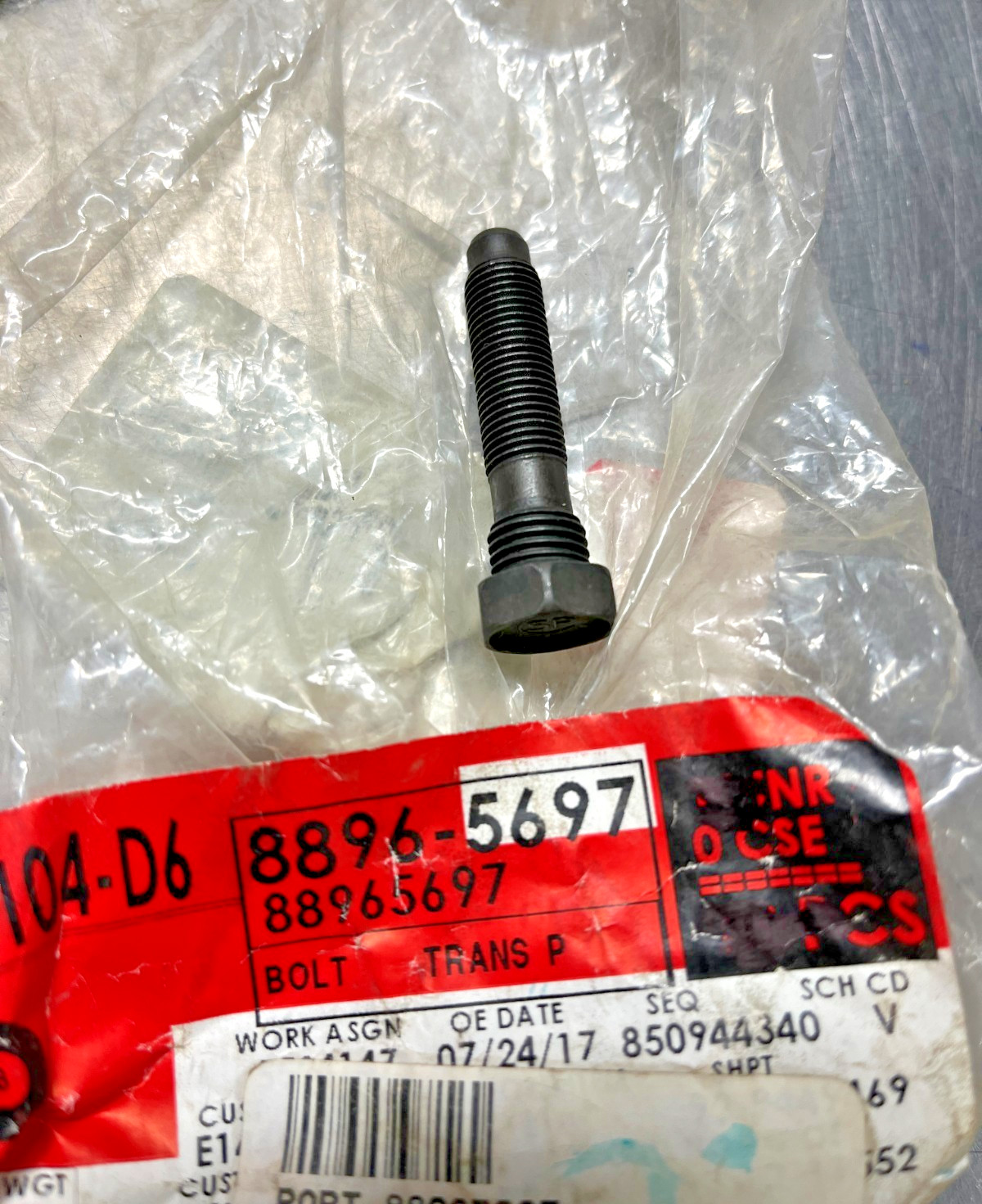 88965697  Genuine OEM  GM  BOLT   8896-5697