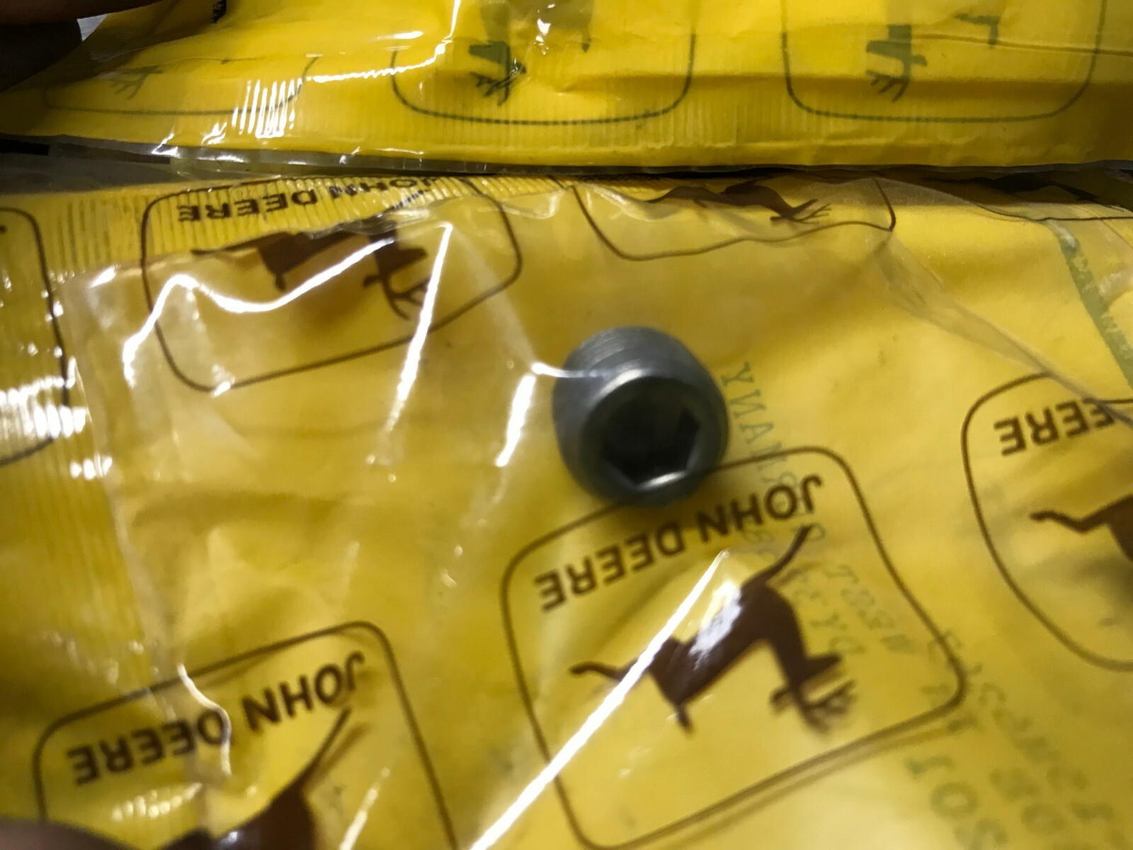 15M6267  Genuine OEM  John Deere   DRAIN PLUG