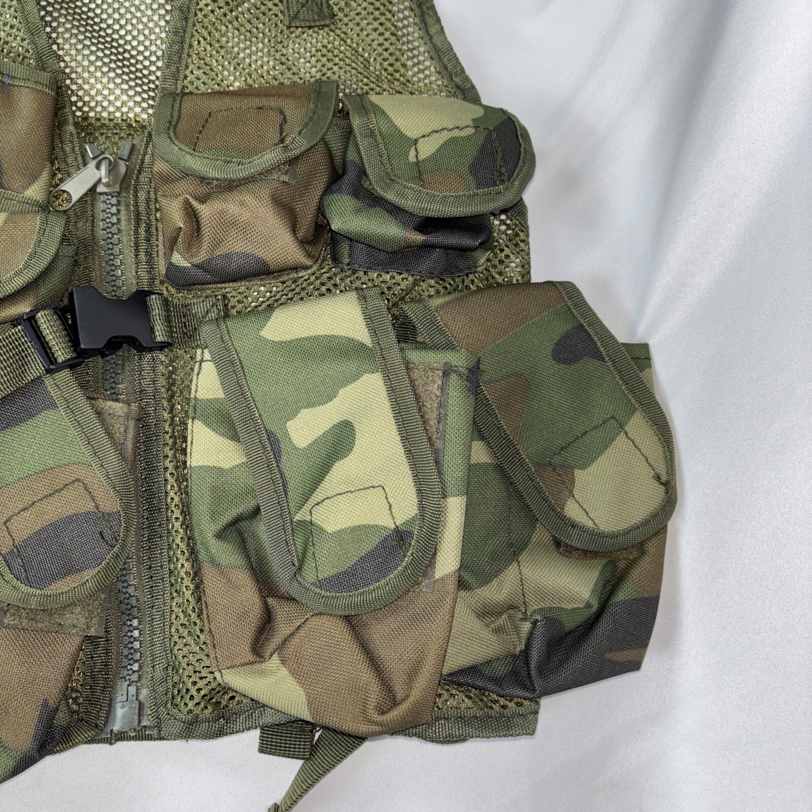NWOT XTP 600 Assault Combat Junior Tactical Vest Adjustable Strap 9 Pouch