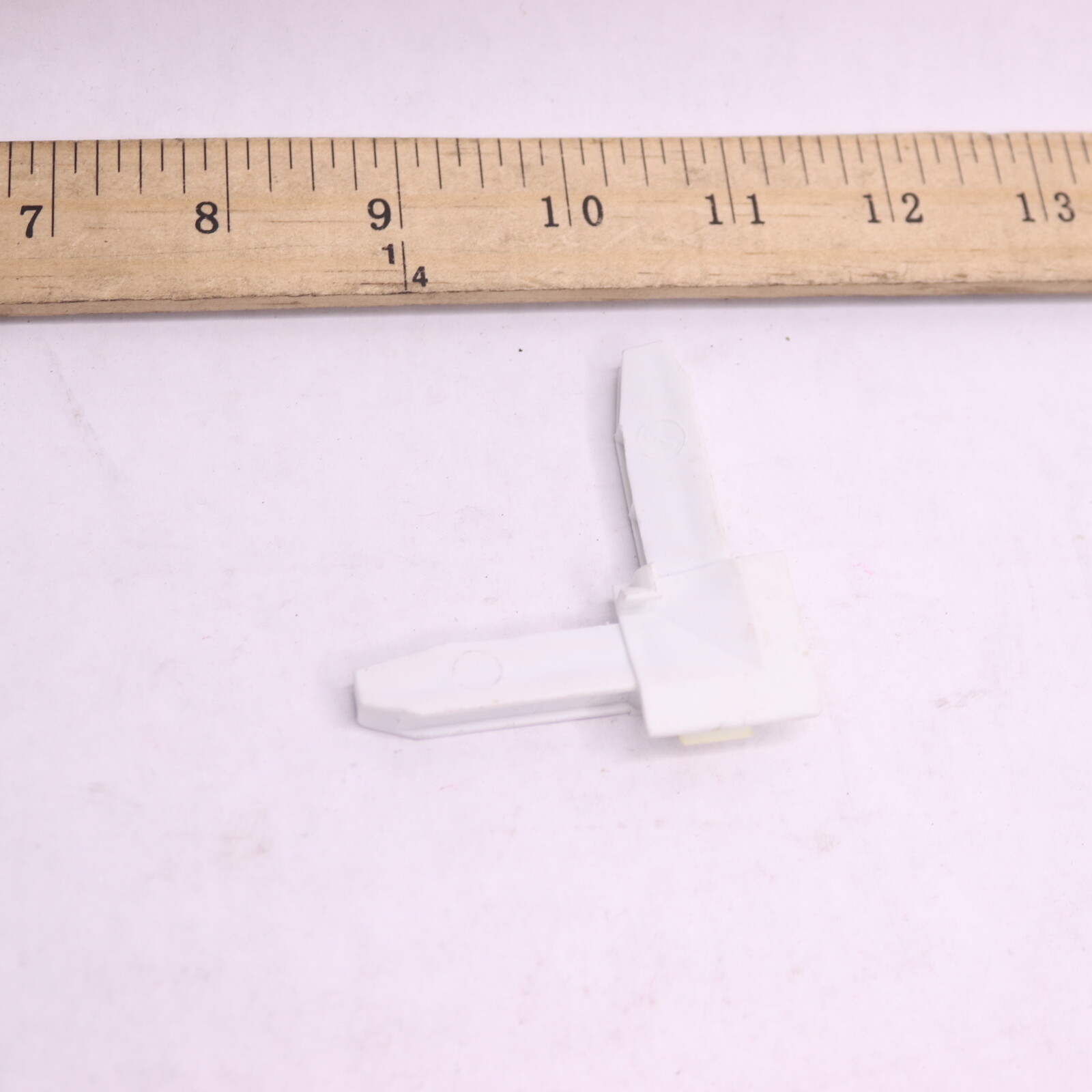 Screen Corner Plastic White USD570493S