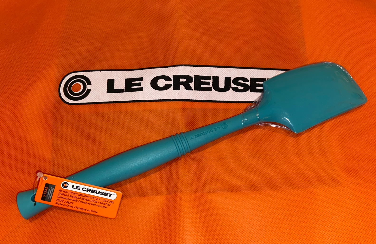 NWT Le Creuset REVOLUTION Medium ALL Silicone Spatula Cake Utensil Caribbean