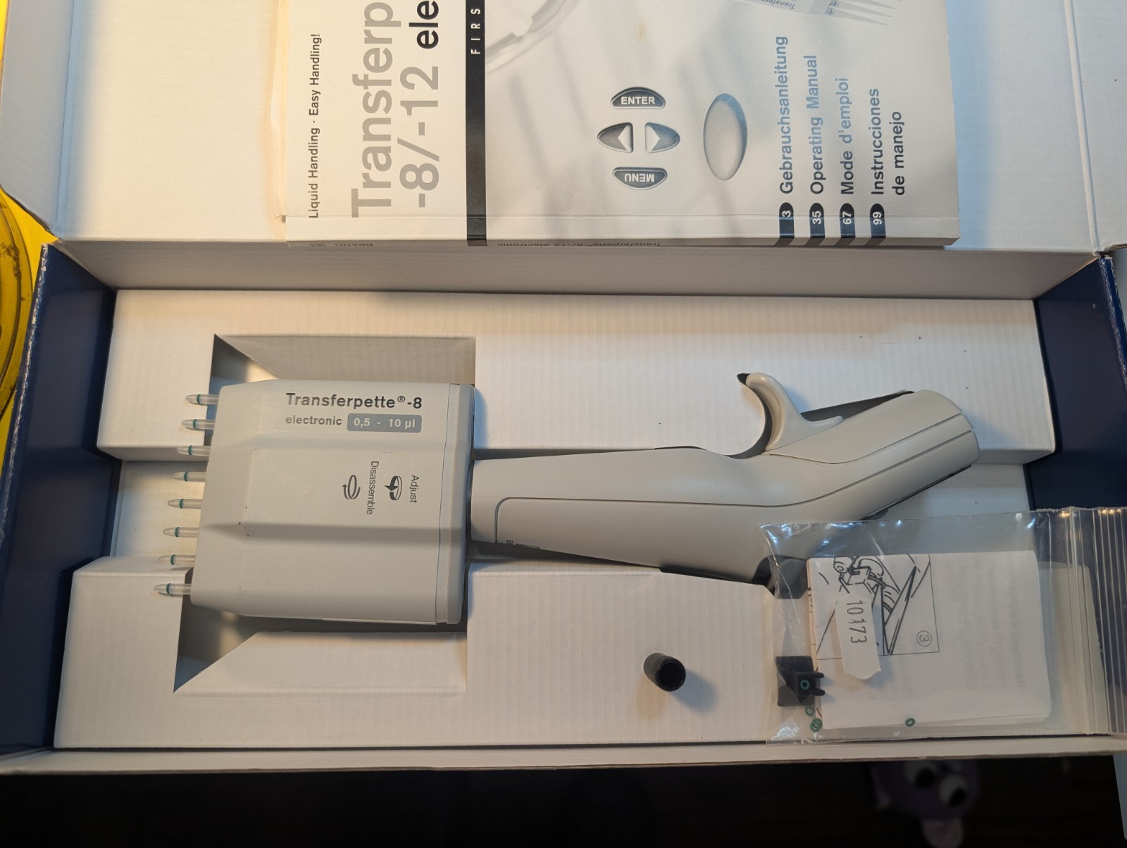 New BrandTech Electronic Multichannel 0.5-10ul. Starter Kit, holder, charger