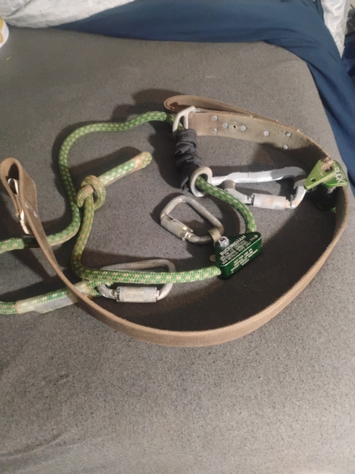 Buckingham Supersqueeze 488R LINEMAN Climbing harness