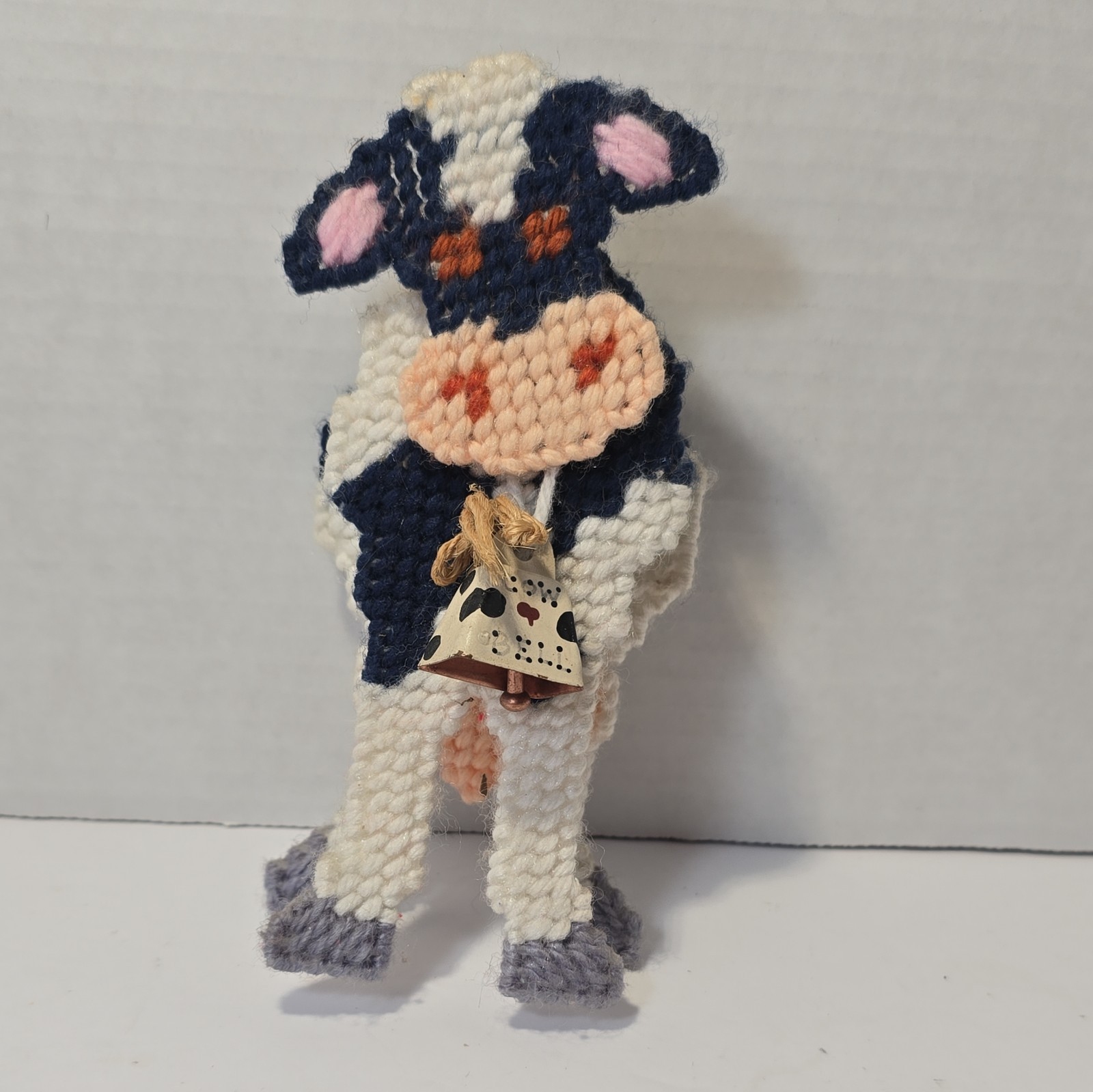 Plastic Canvas Cow  clip