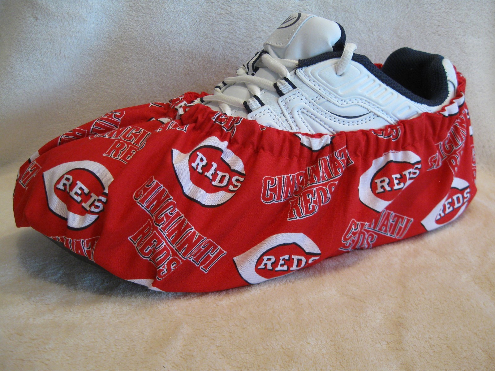Cincinnati REDS MLB. bowling shoe covers. LADIES size 7-9
