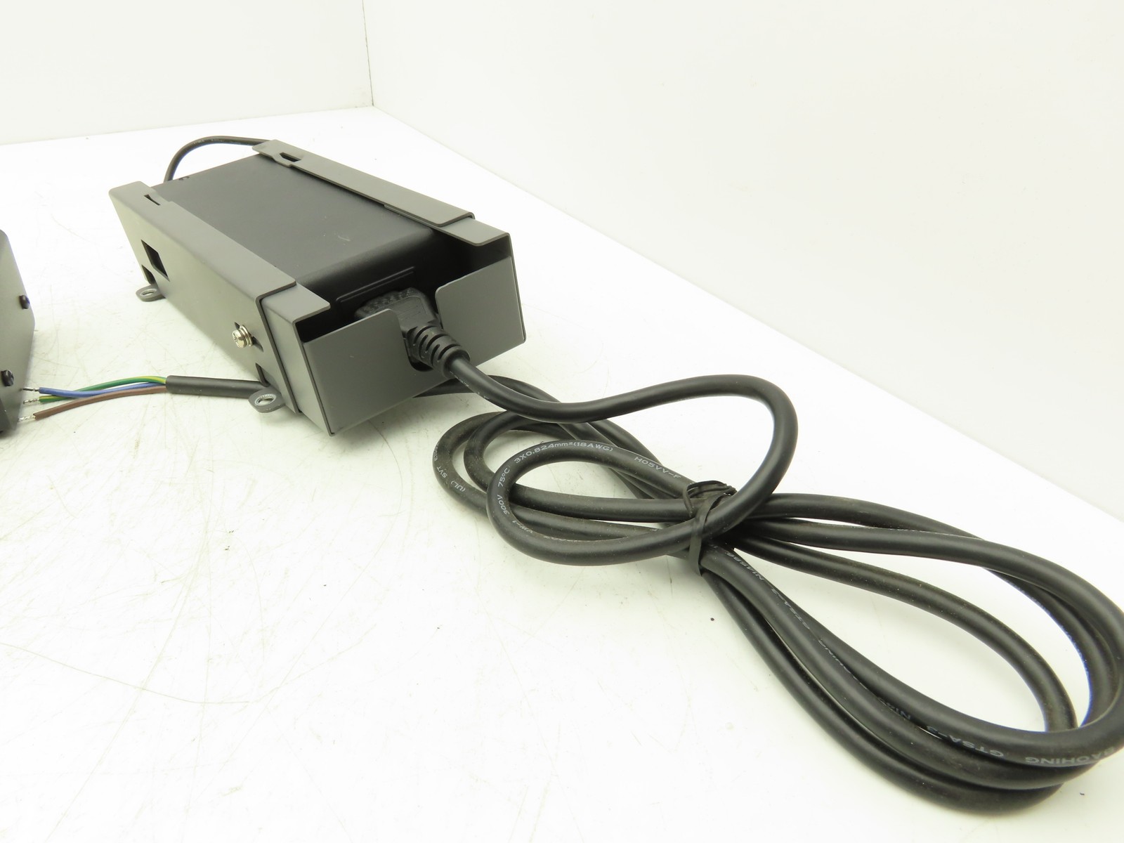 Black Box ACU1028A CAT5 KVM Extender ServSwitch Local Box Only And Cords