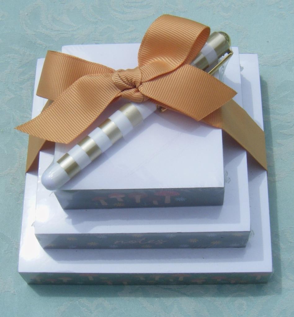 Lady Jayne Notepad Tower w/ Pen "Notes" Mushroom Print Brand New (N/8499)