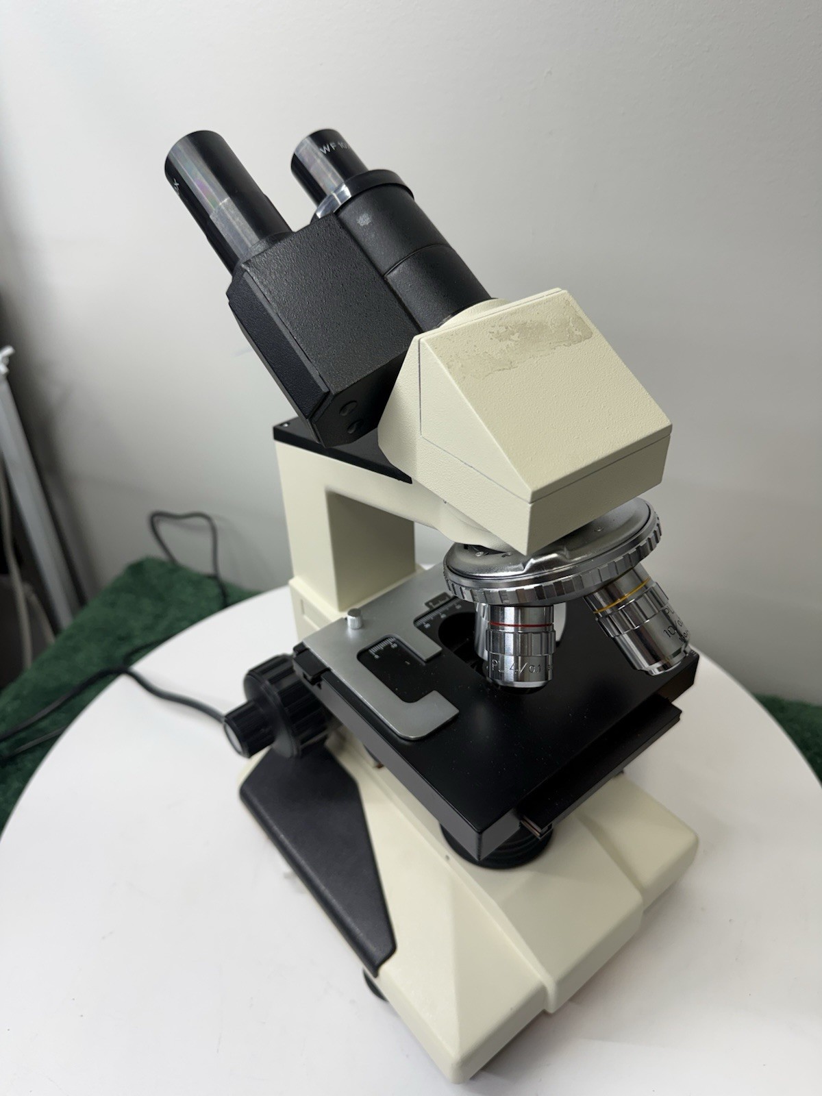 Eagle CMP240 Microscope - Compound Biological