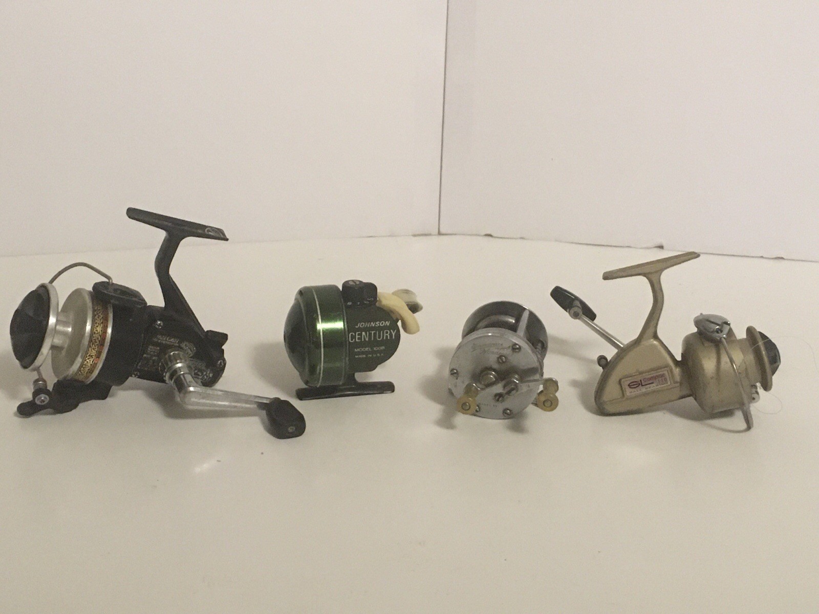 Lot Of 4 Vintage Bait Cast And Spinning Fishing Reels