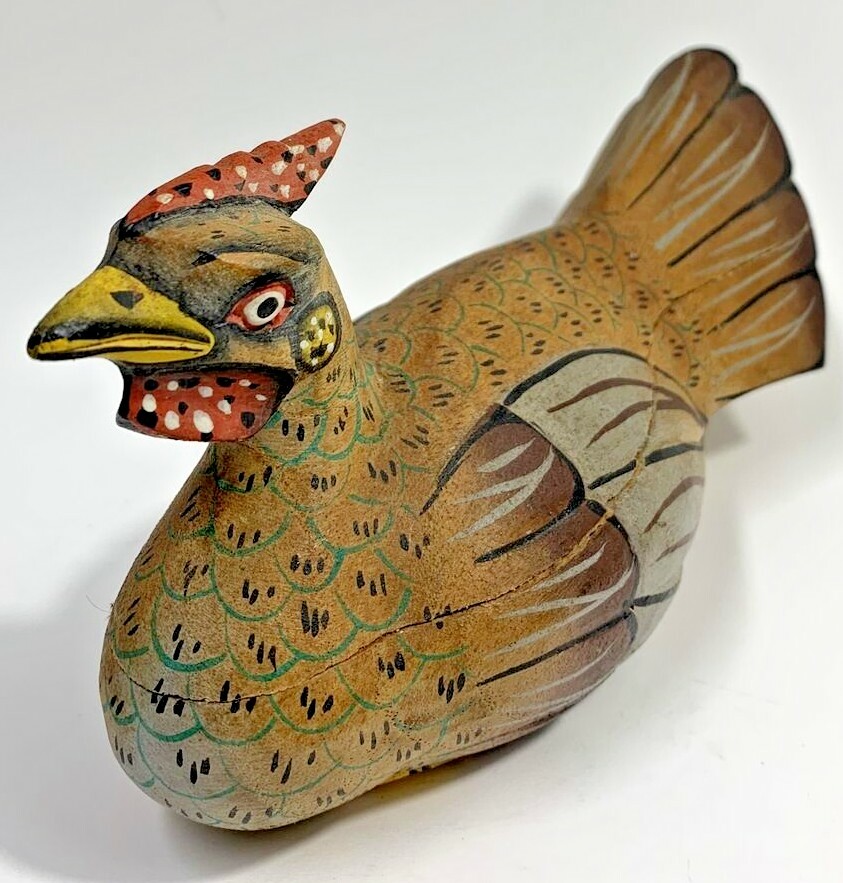 VTG  7.75" Carved Wooden Primitive Painted Chicken Hen Solid Wood HIDDEN BOX