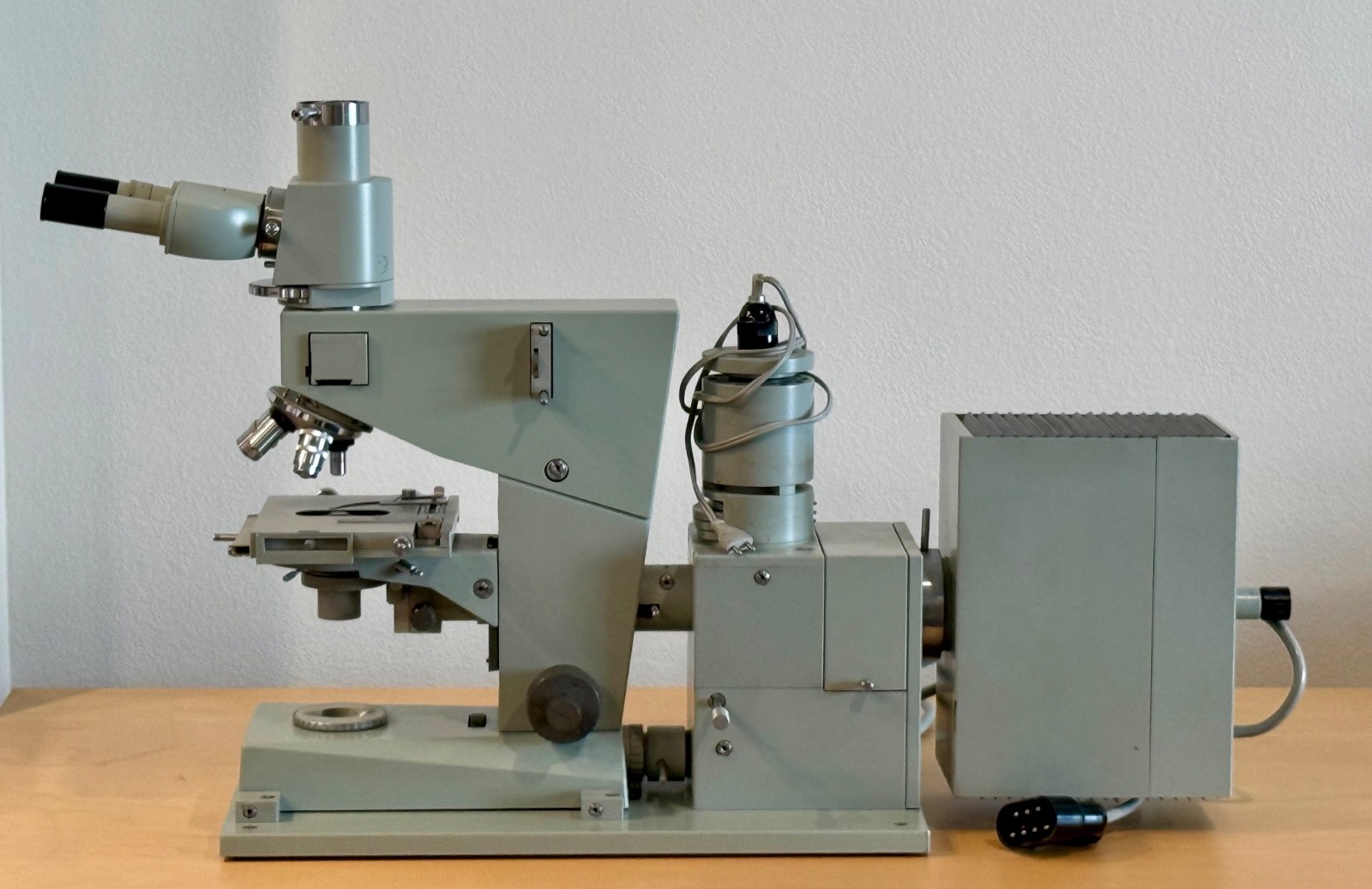 Carl Zeiss Fluoval 2 fluorescence microscope (pickup in Switzerland)