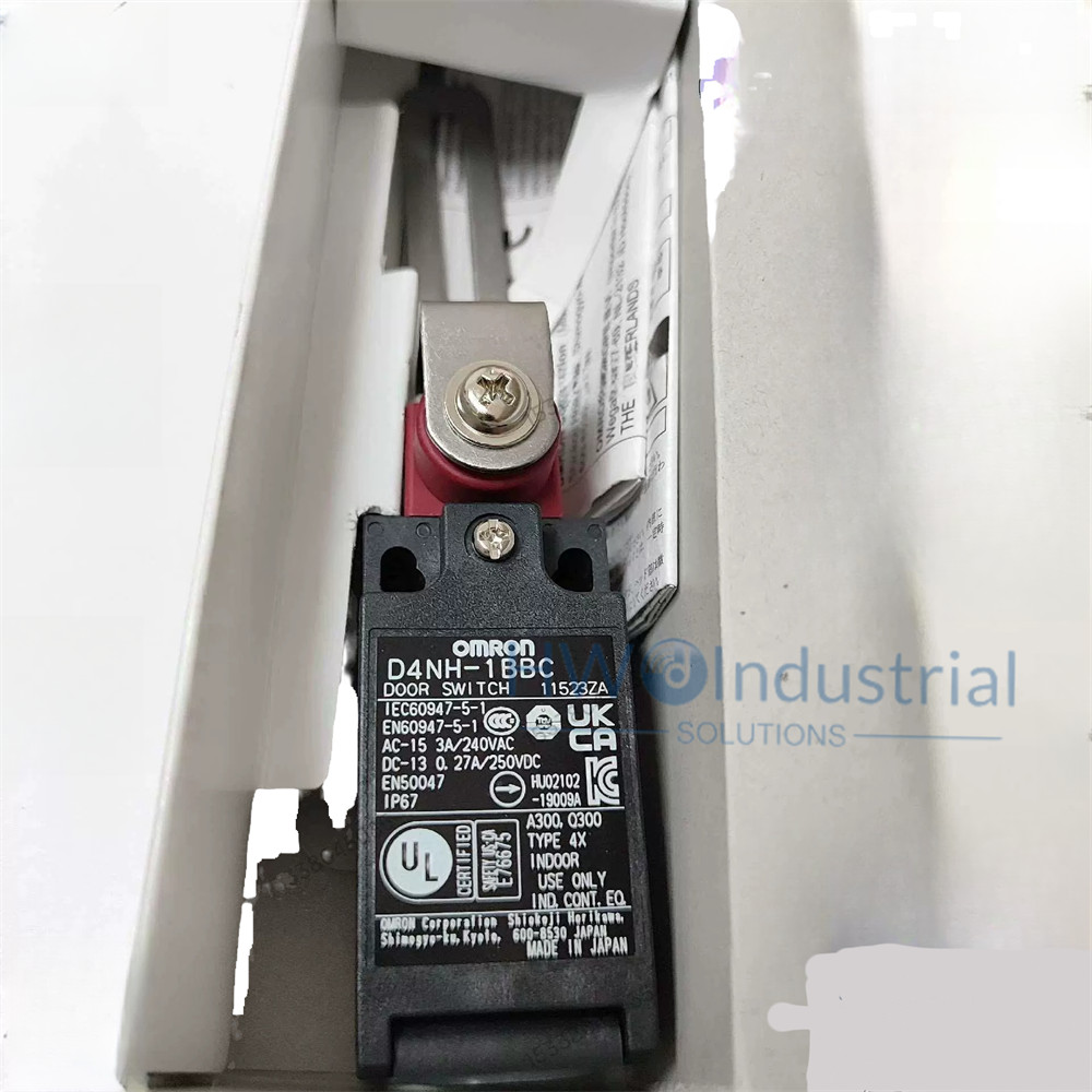 1/Piece New D4NH-1BBC Omron Safety Door Hinge Switch