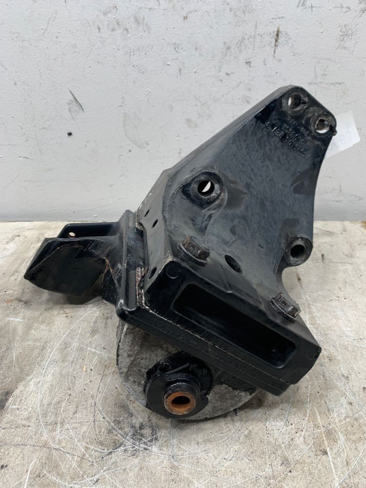 2015 Kenworth T680 Cab Mount A856110 (630-10663)