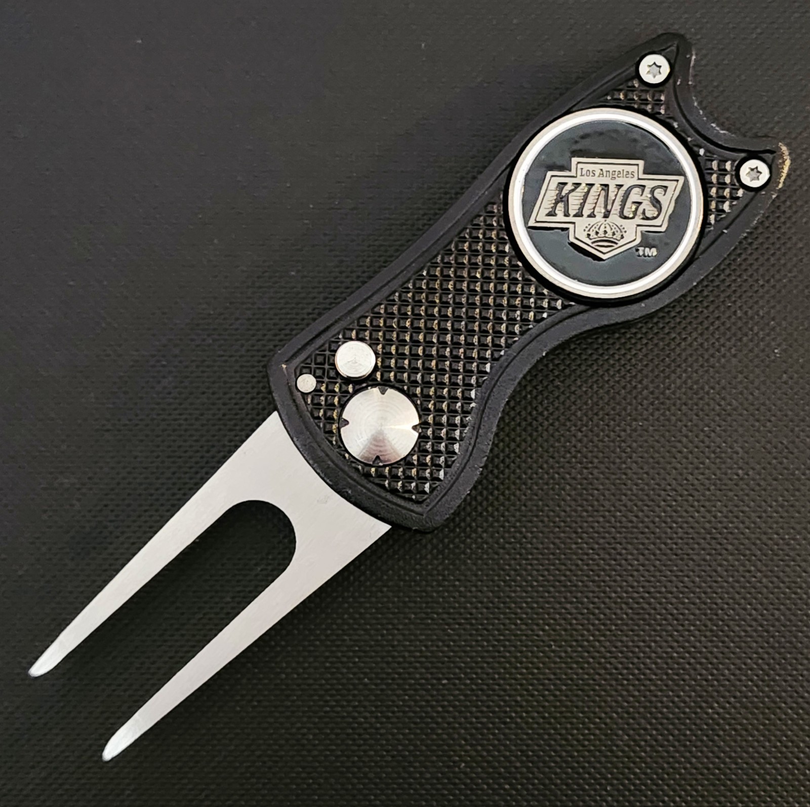 NHL Los Angeles Kings Switchblade Divot Repair Tool 2-Sided Golf Ball Marker