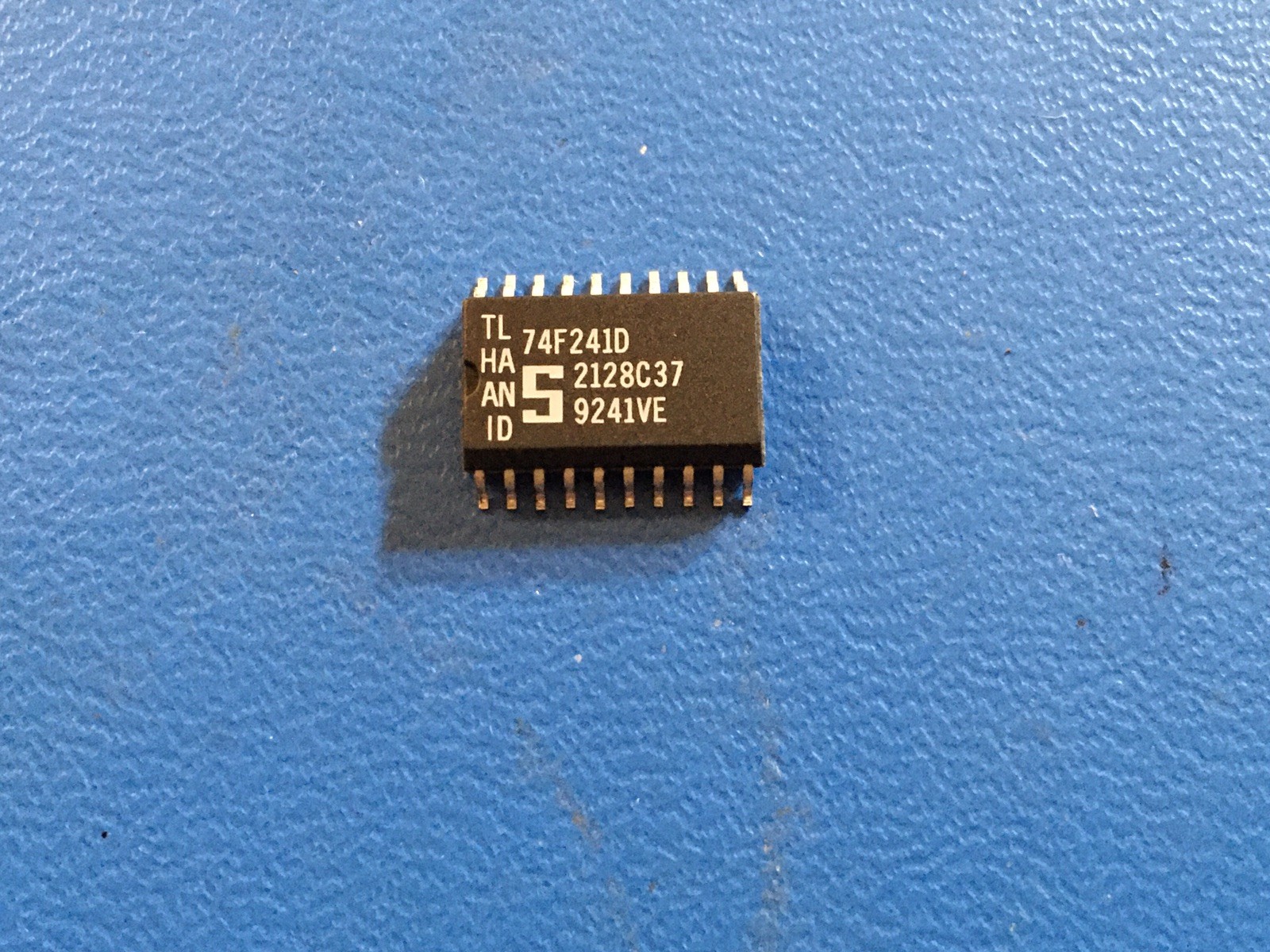74F241D IC BUS DRIVER 2-FUNCTION 4-BIT TRU-OUTPUT TTL SMT 20-PIN (LOT OF 3)