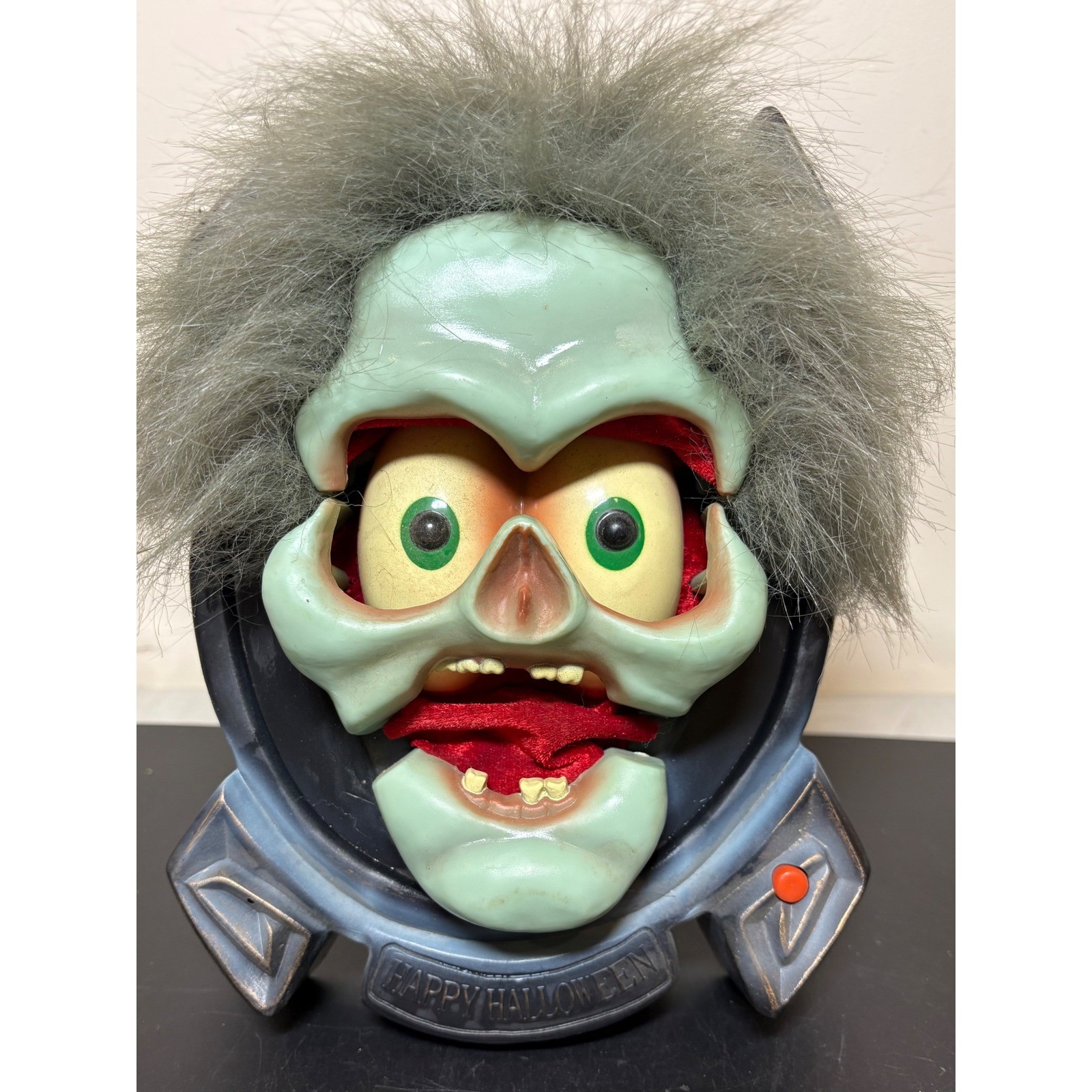 Vintage Halloween Screamer Greeter Animated Madman Prop Decoration In Box
