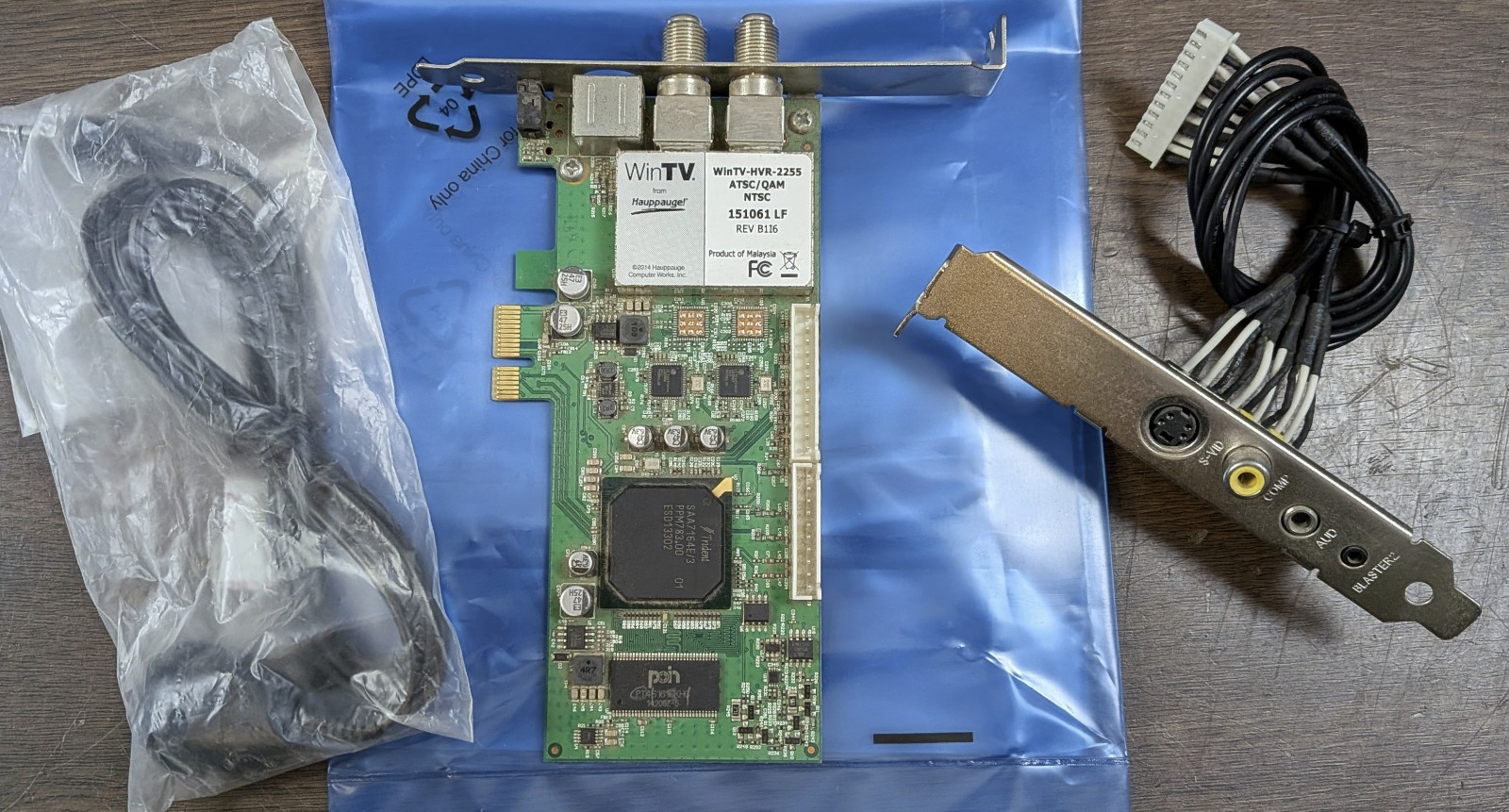 Hauppauge WinTV-HVR-2255 Dual Hybrid PCI-E TV Tuner Board w/ 16020137 I/O Board