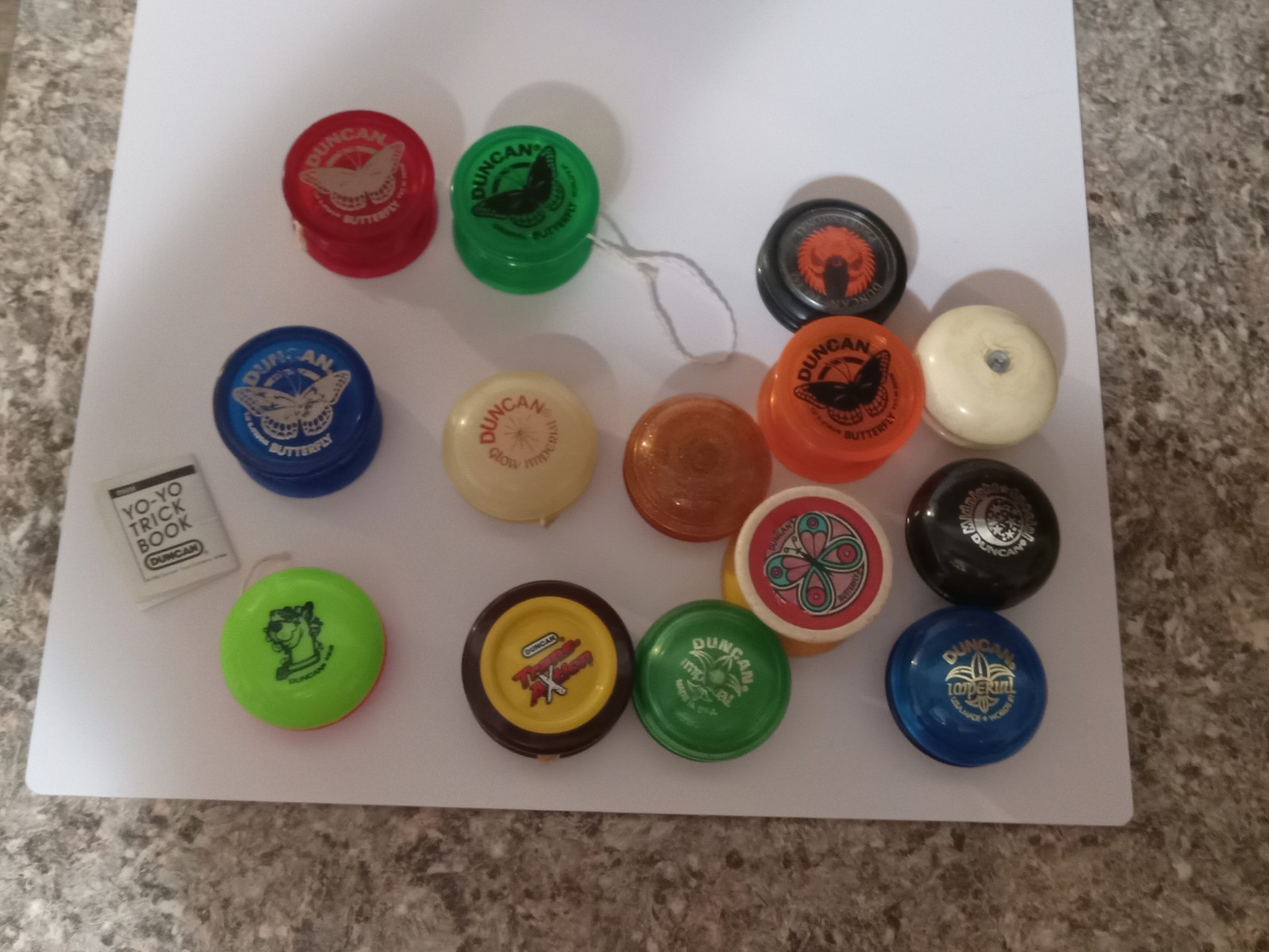 Vintage Mixed Lot of 14 Yo-Yos  YoYo Lot DUNCAN With Trick Book Butterfly Scooby