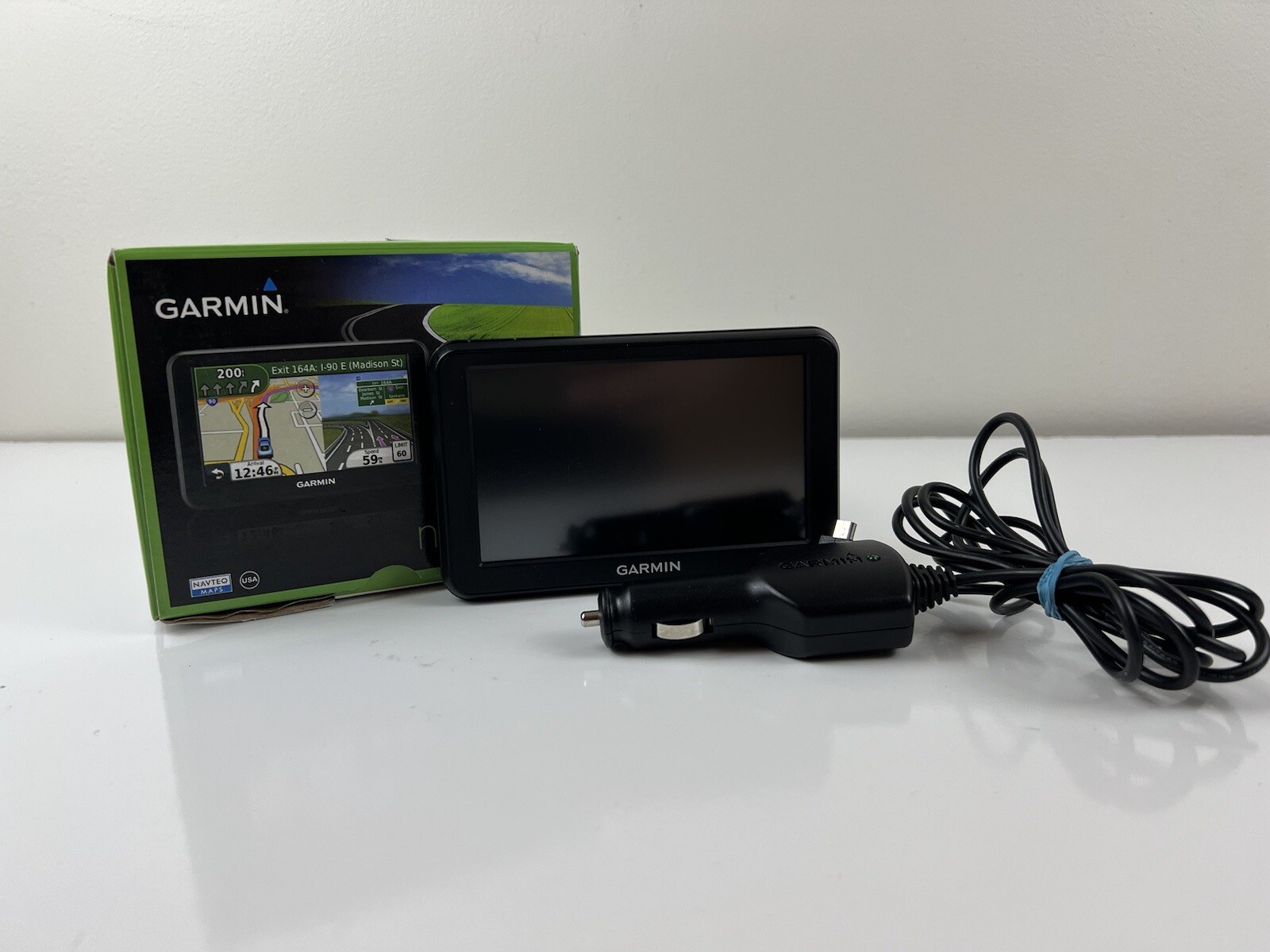 Garmin nüvi 50 GPS Navigator 5 inch Touchscreen Display Map Bundle Missing Mount