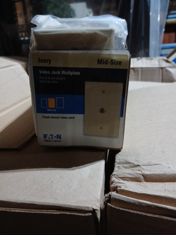 Box of 20 Eaton 2072v-f-lw Mid-Sizevideo jack   Wallplates Ivory