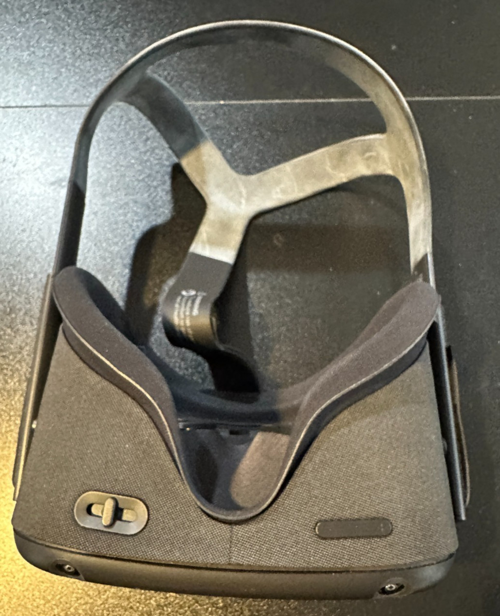 Oculus Quest Black VR Headset 64GB W/ Carrying Case - Used - Tested And Reset