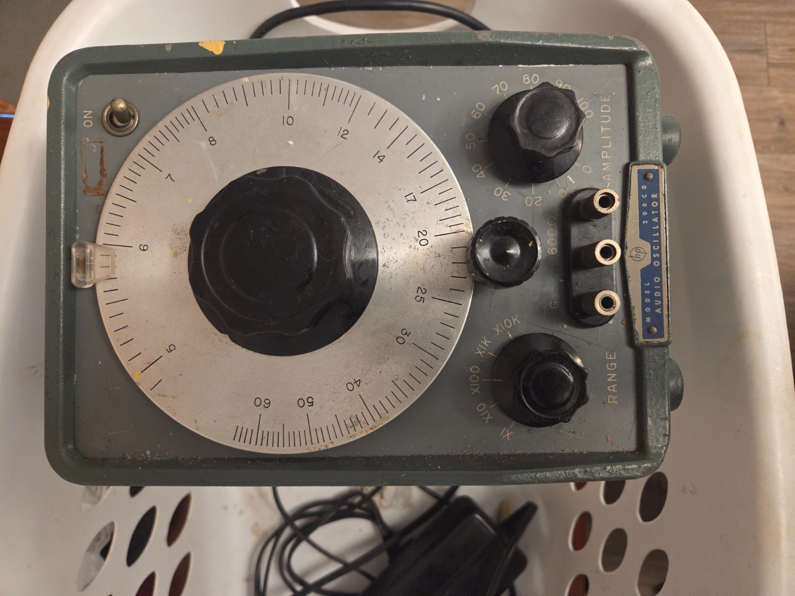 Hewlett Packard hp Model 200 CD Wide Range Oscillator