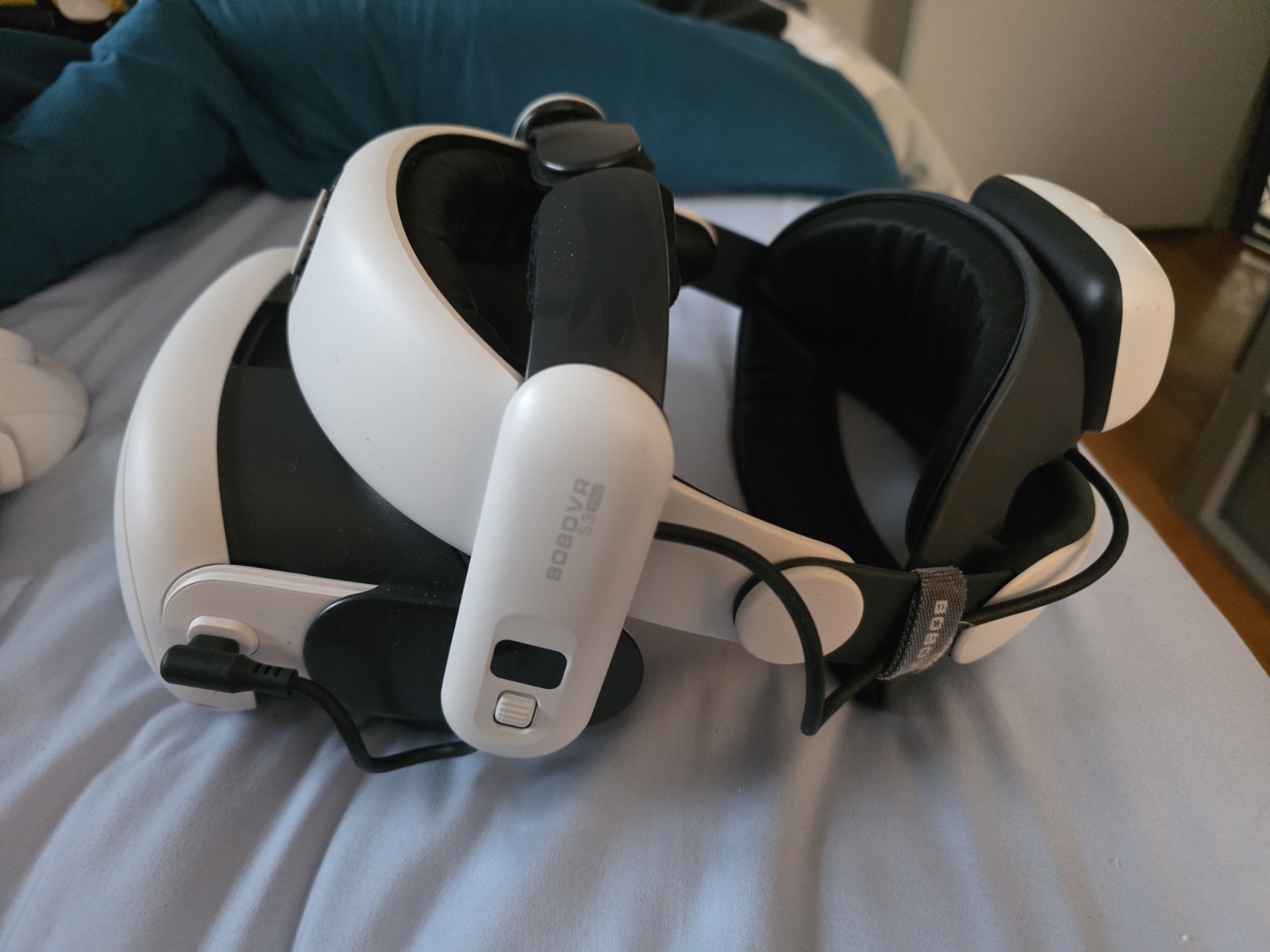 Meta Quest 3 128GB VR Headset w/BOBO VR S3 Pro Head Strap