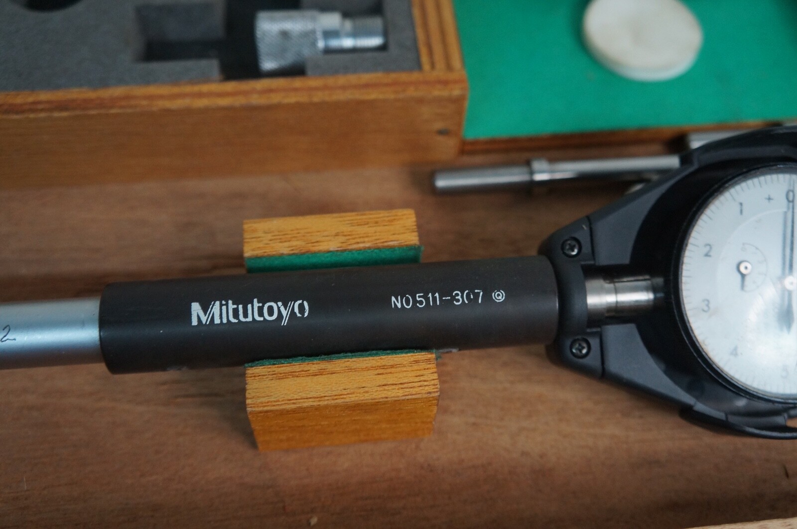 Mitutoyo 511-307 Micrometer head bore gage, 6" -10" Range