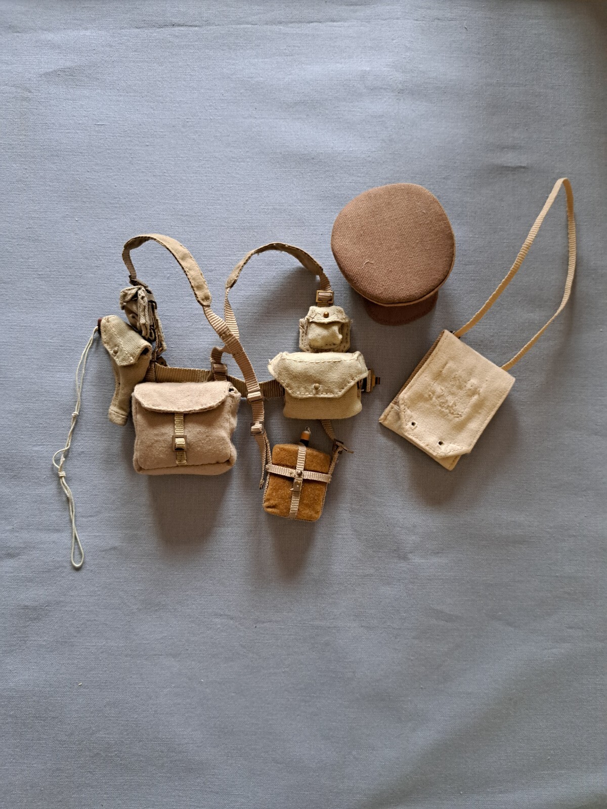 1/6 Dragon WWII British Officer's '37 Pattern Web Equipment