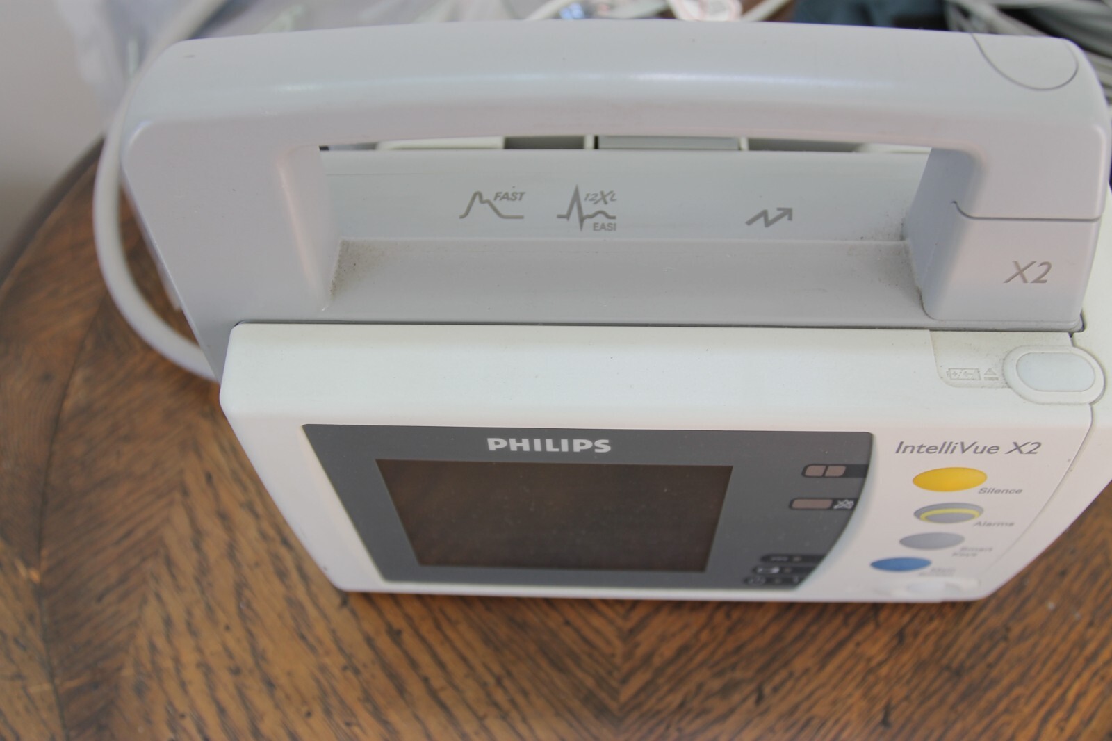 Philips IntelliVue X2/MP2 M3002A & M8023A new charger Kit Clamp all accessories