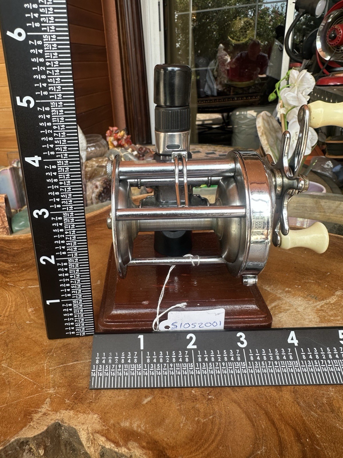 Shakespeare Service 1946M Vintage Level Wind Fishing Reel with Display Stand