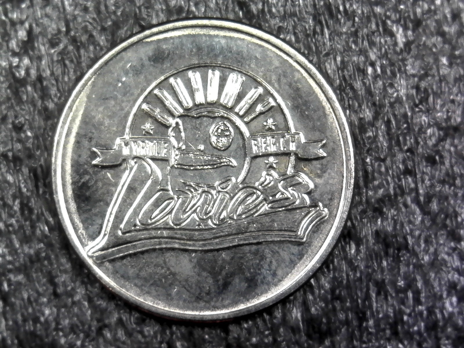 Louie's Broadway Myrtle Beach Amusement, Arcade, Game Token 25mm (c296)