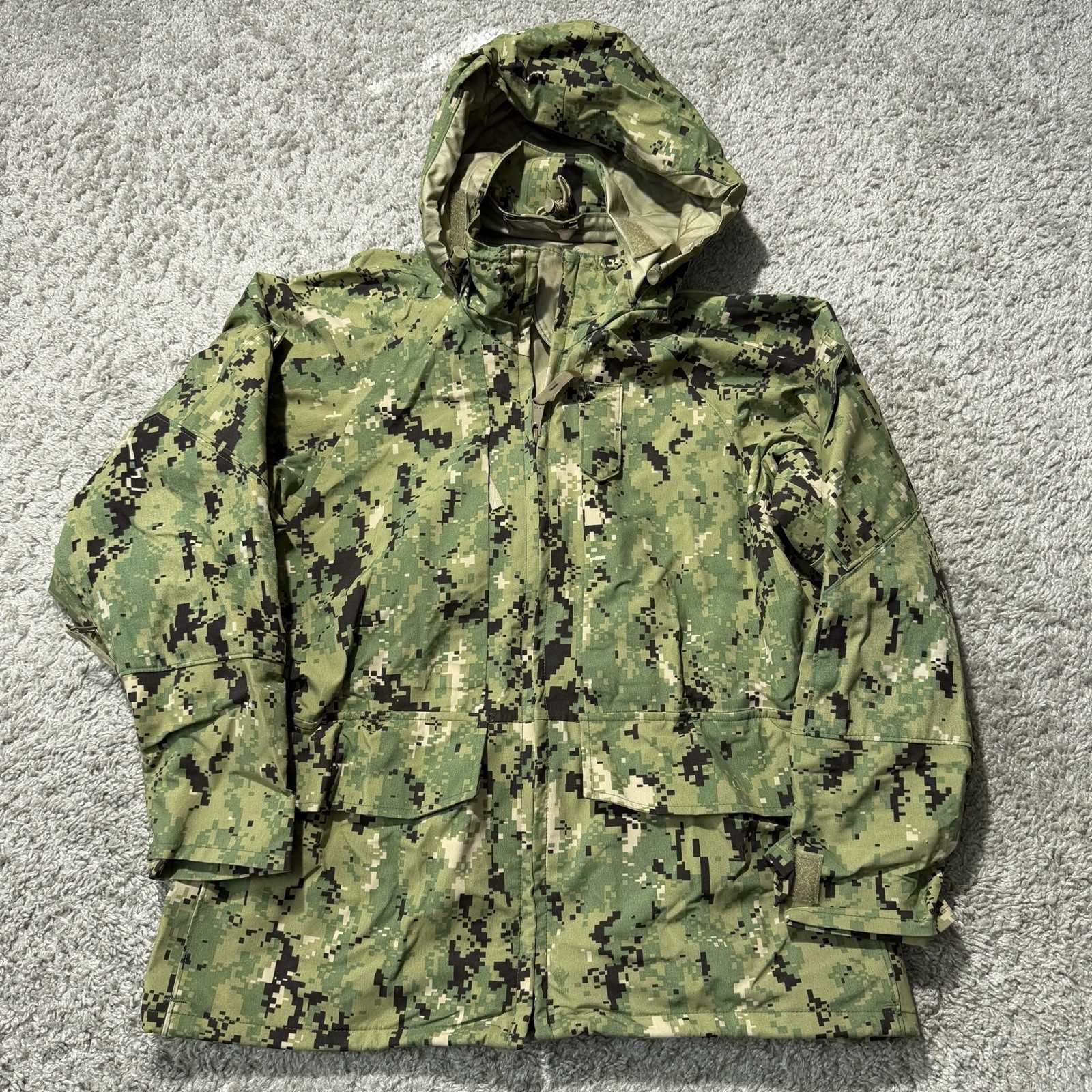 US Military Parka Working US Navy Type III Men's Size Medium XX Short Goretex