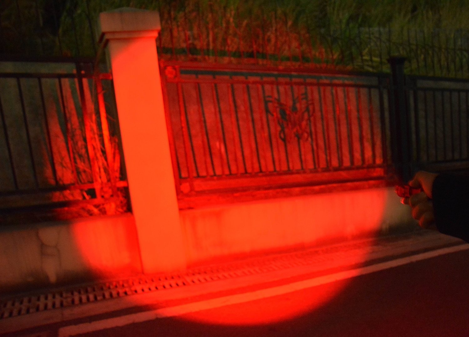 Scalable Red Flashlight, 3 Mode Red Beam, Long Range - Black