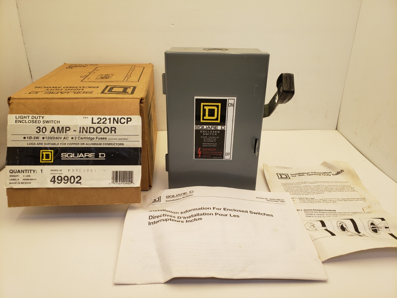 SQUARE D L221NCP LIGHT DUTY ENCLOSED SWITCH, 30AMPS-INDOOR, 120/240V AC, NIB