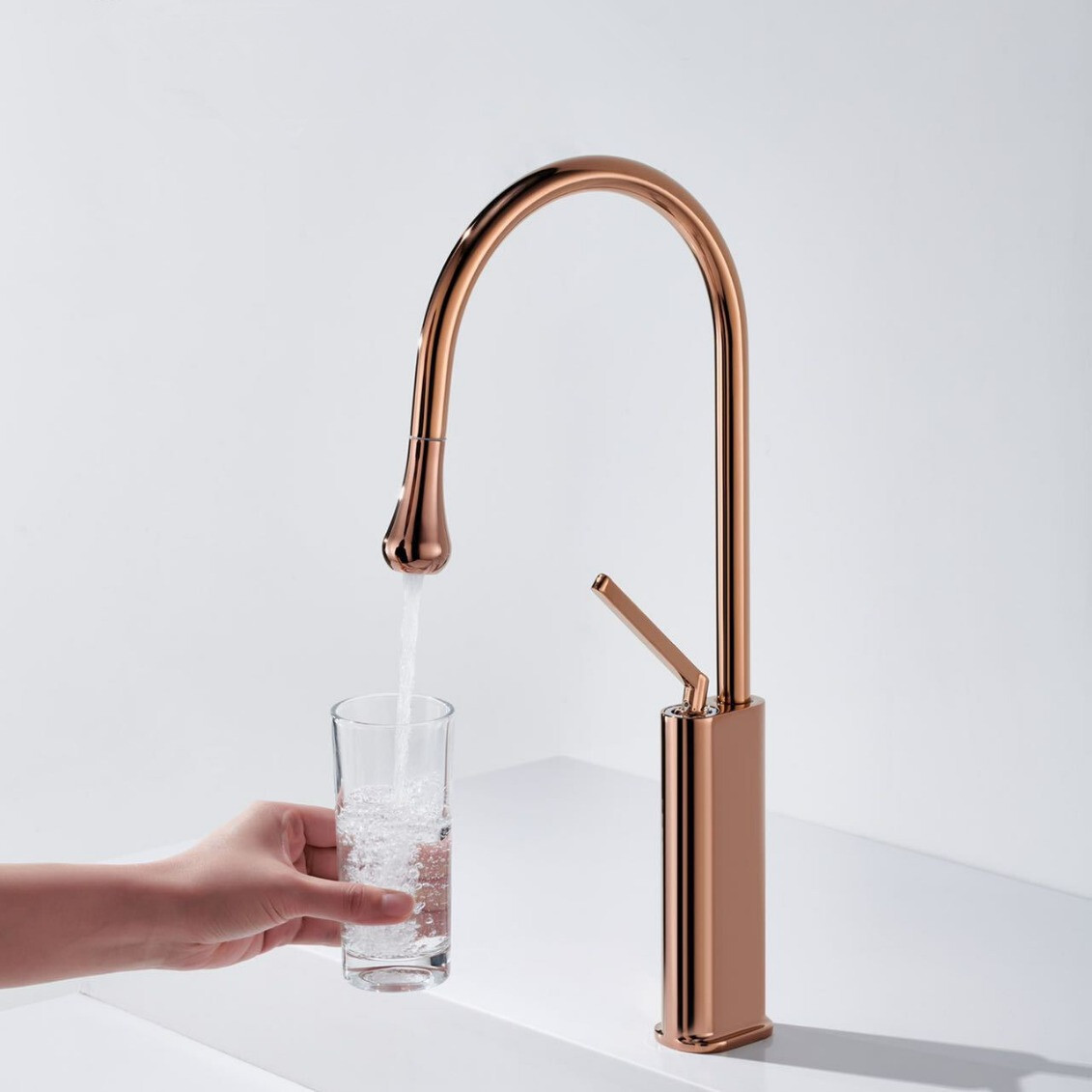 Luxury Brass Single Handle Drop Water Kitchen Sink Pull Out Faucet Sprayer