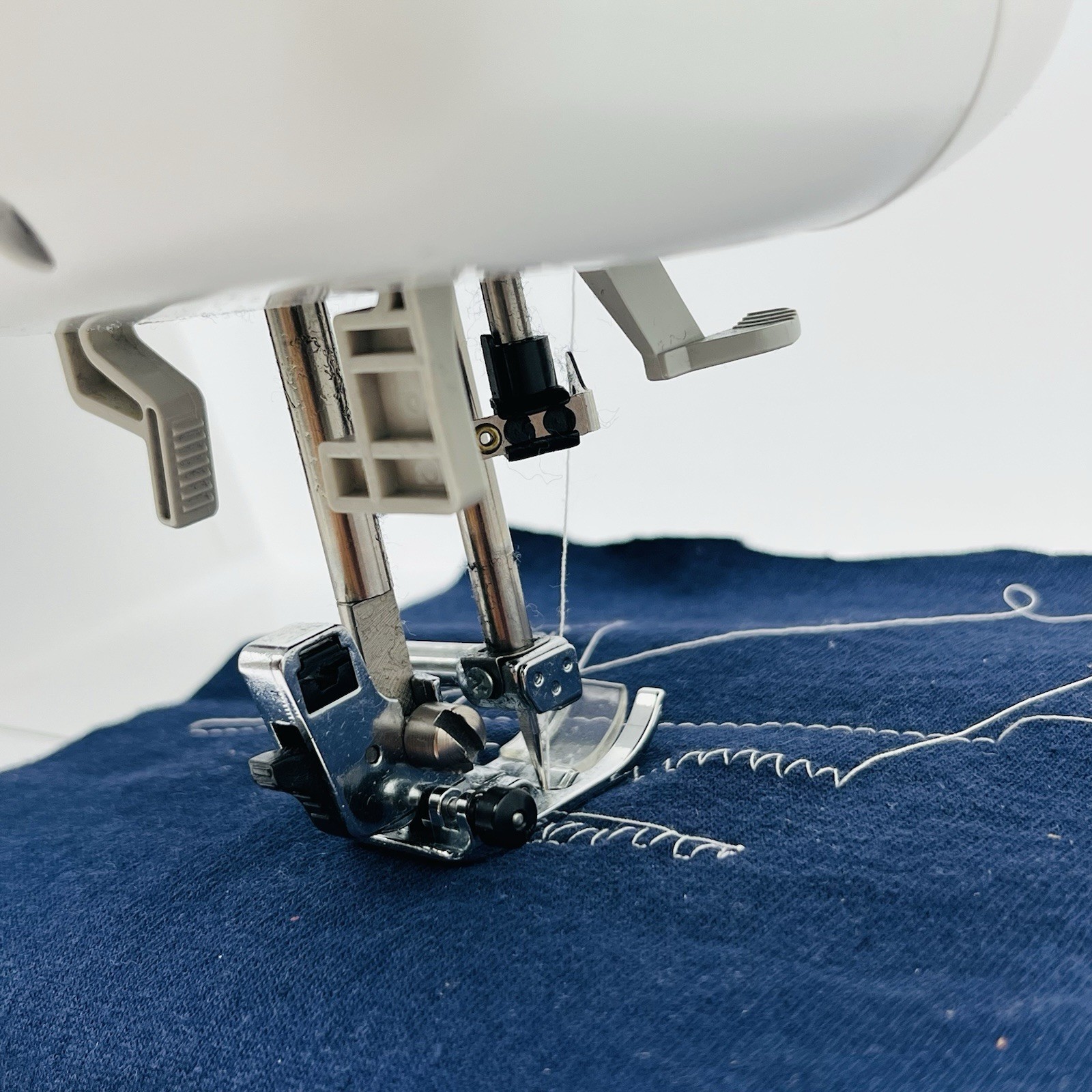 Brother XR9000 Computerized Sewing Machine LCD 80 Stitches With Case & Pedal