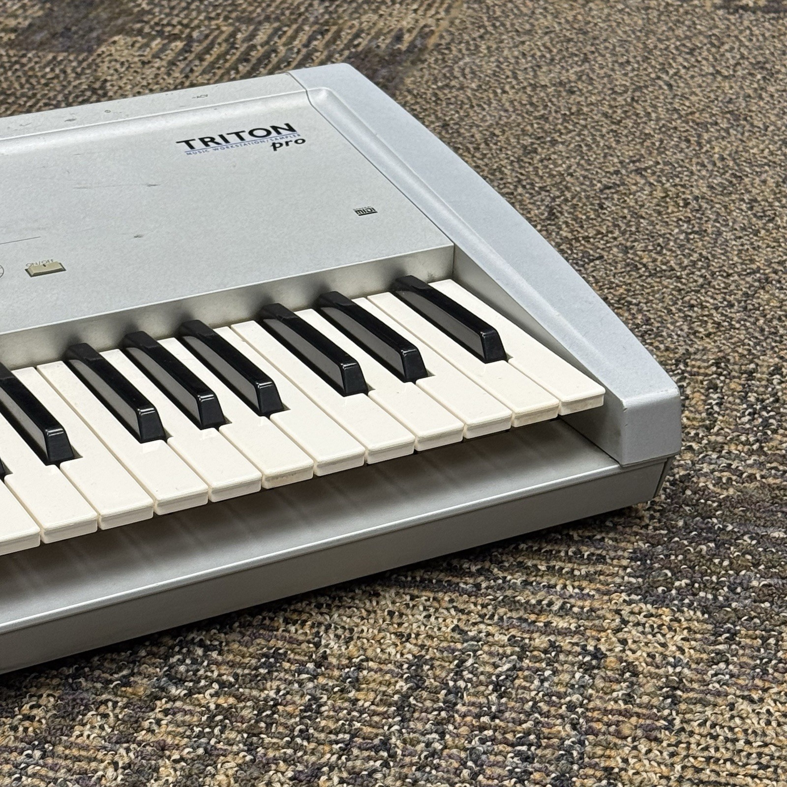 KORG TRITON Pro Synthesizer Keyboard Music Workstation Sampler