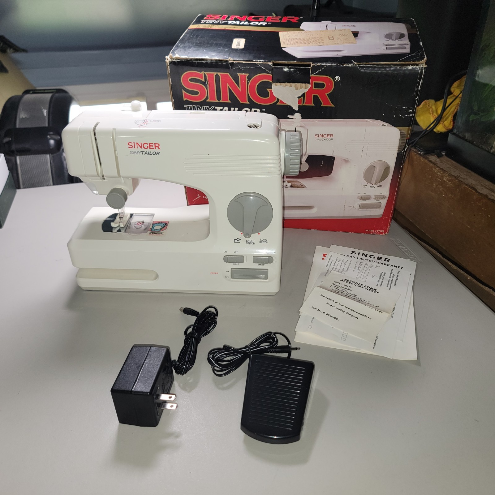 Singer® Tiny Tailor TT700 Electronic Mending/Sewing Machine-- Tested & Working