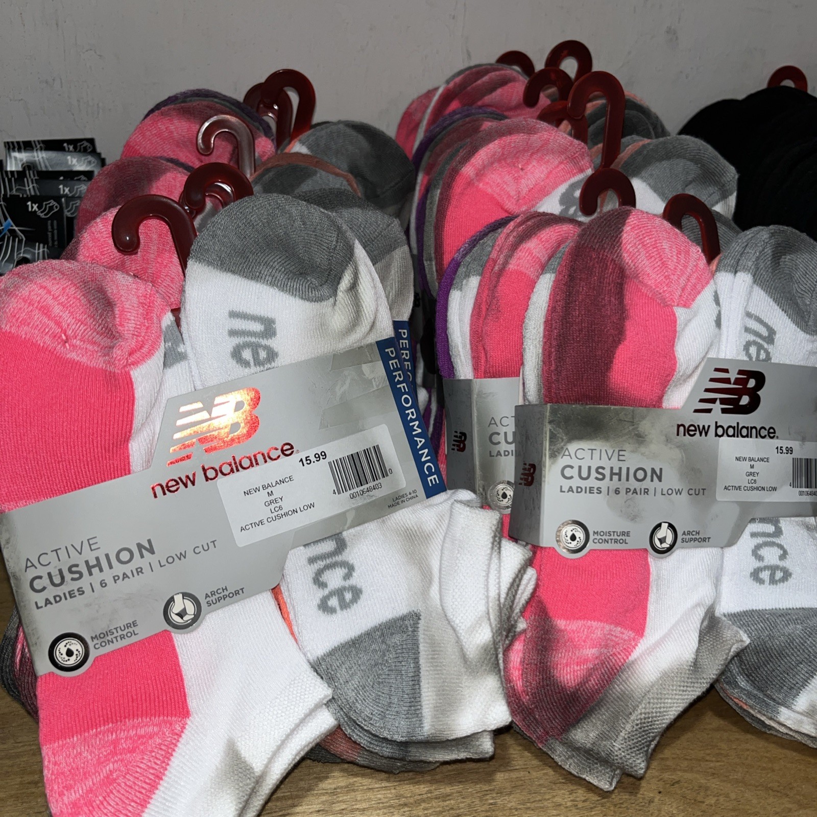 Size M- Women’s New Balance Active Cushion Low Cut Socks Multicolor 6-Pair