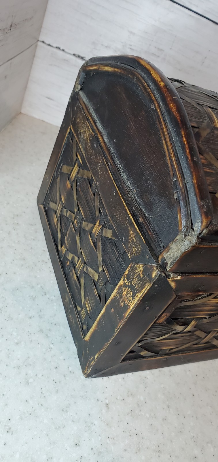 Decorative Wicker Storage Trunk Chest Box 16” Wood & Woven Pattern Metal Latch