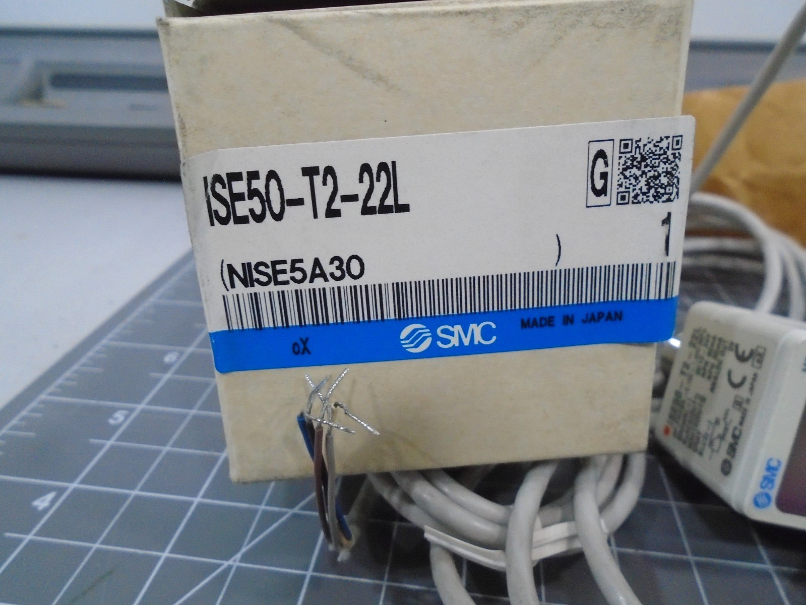NEW SMC ISE50-T2-22L Digital Pressure Switch Sensor