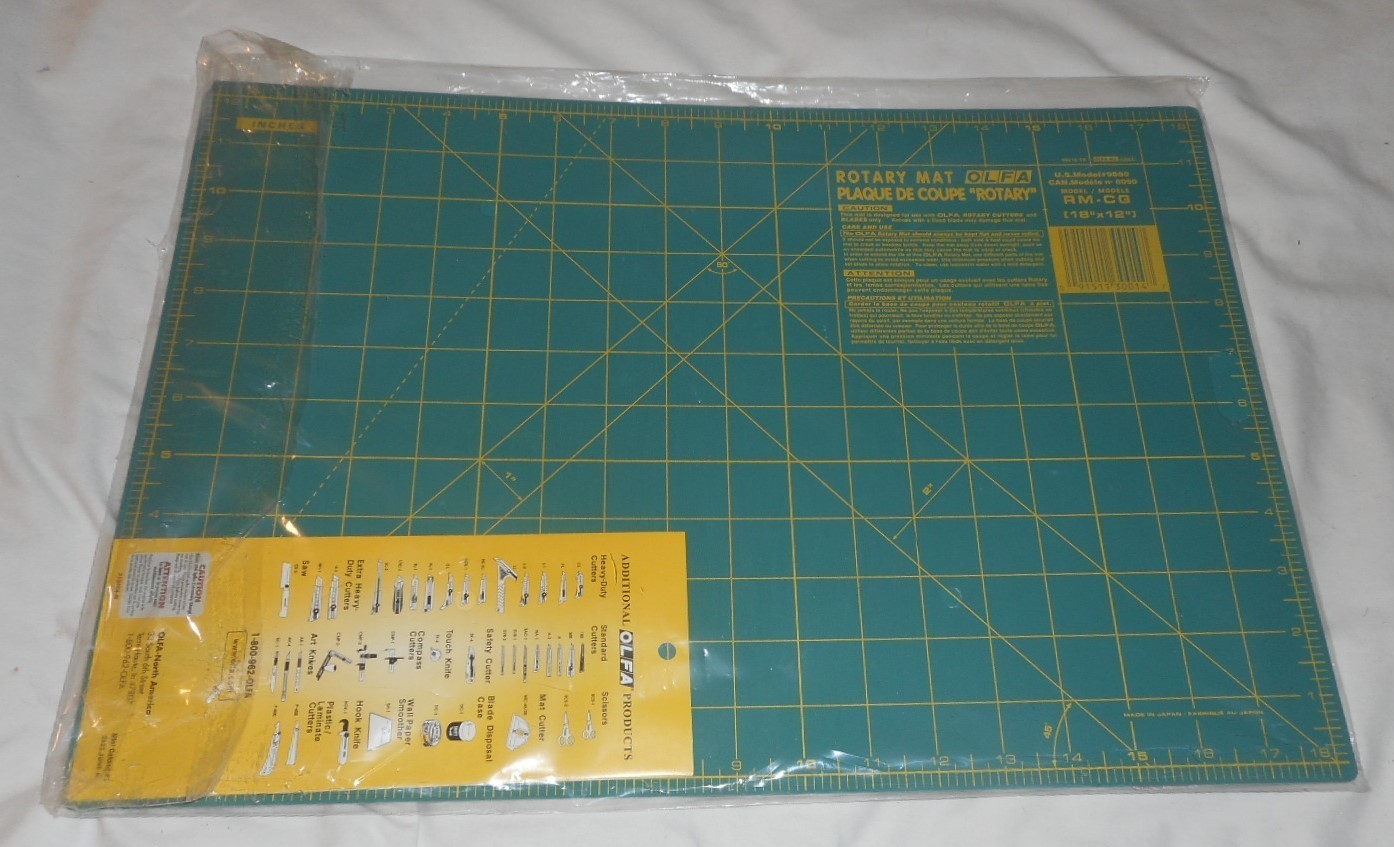 Rotary Mat OLFA RM-CG Model 9880 Rotary Cutting Base 18" x 12" Green/Yellow