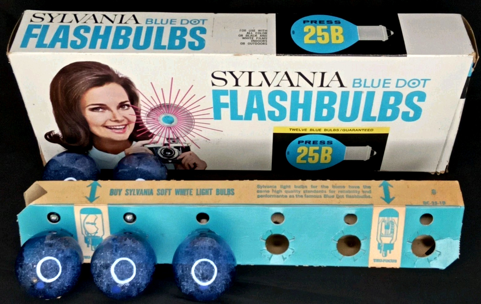 Vintage 1950s Sylvania Blue Dot 25B Flash Bulbs With Original Box