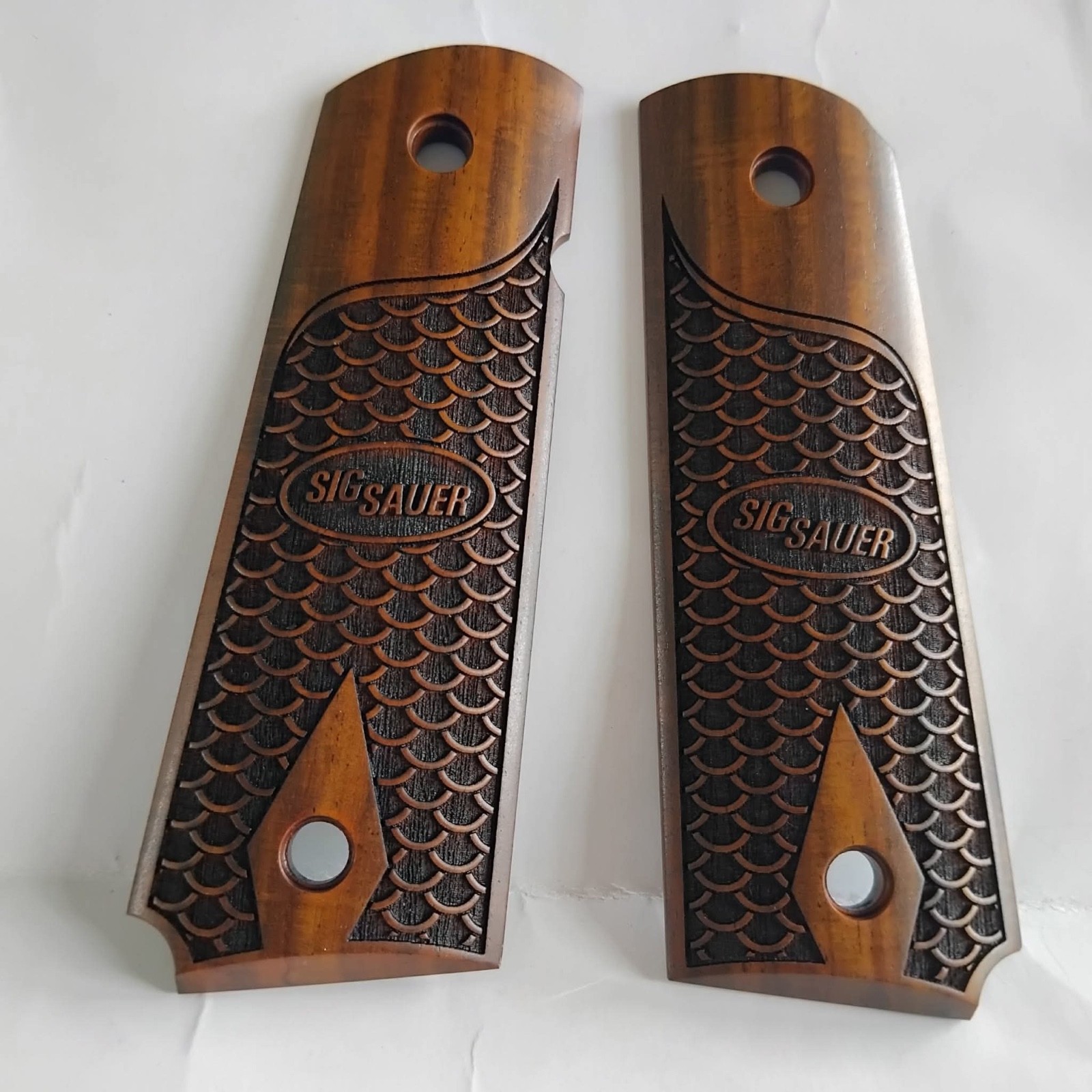 Grip for 1911 SIG SAUER (Full Size Grips) All bands heartwood Auspicious wood