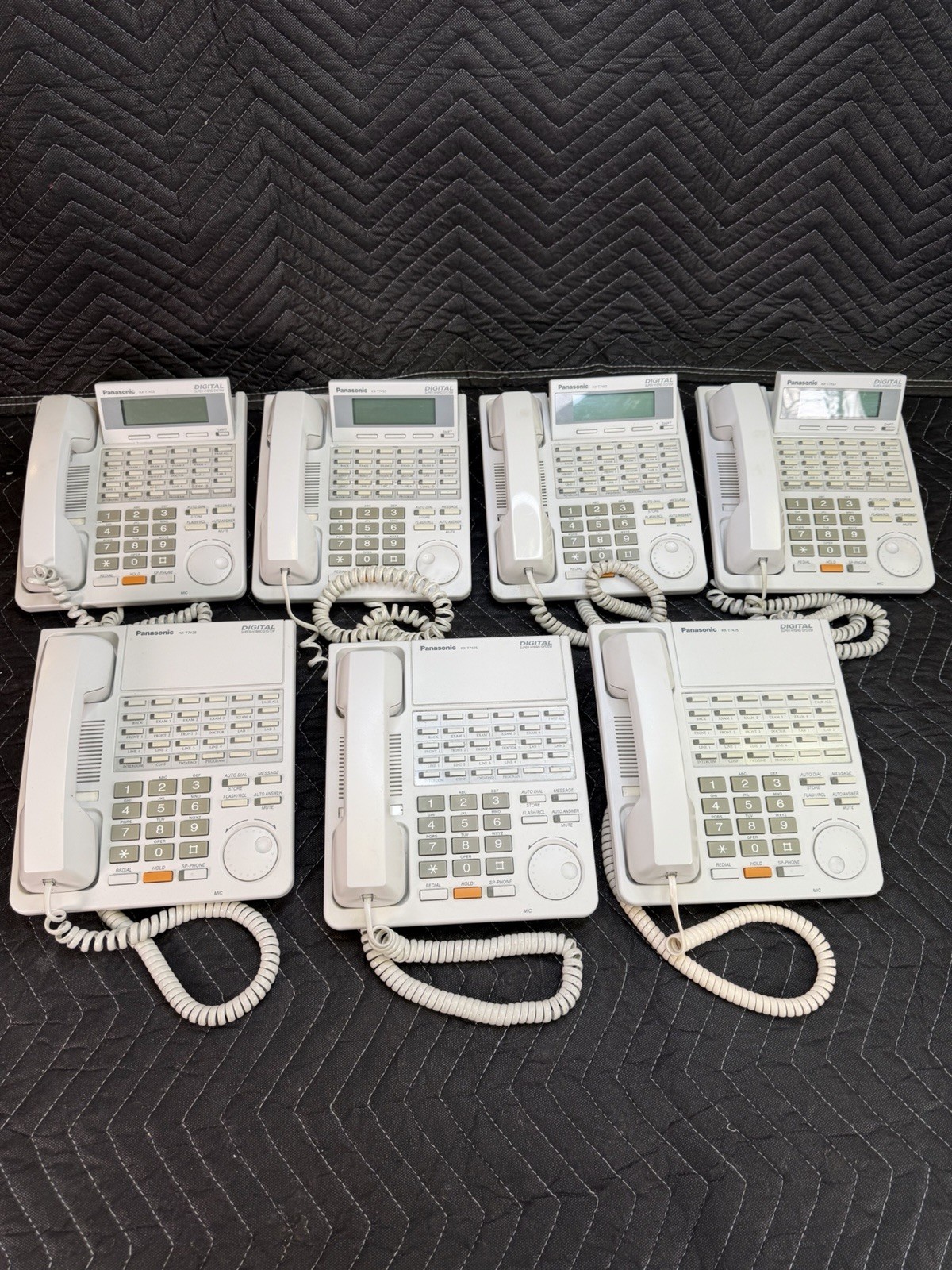 Lot of 7 Panasonic Digital Phones 4x KX-T7453 Display 3x KX-T7425 White Office